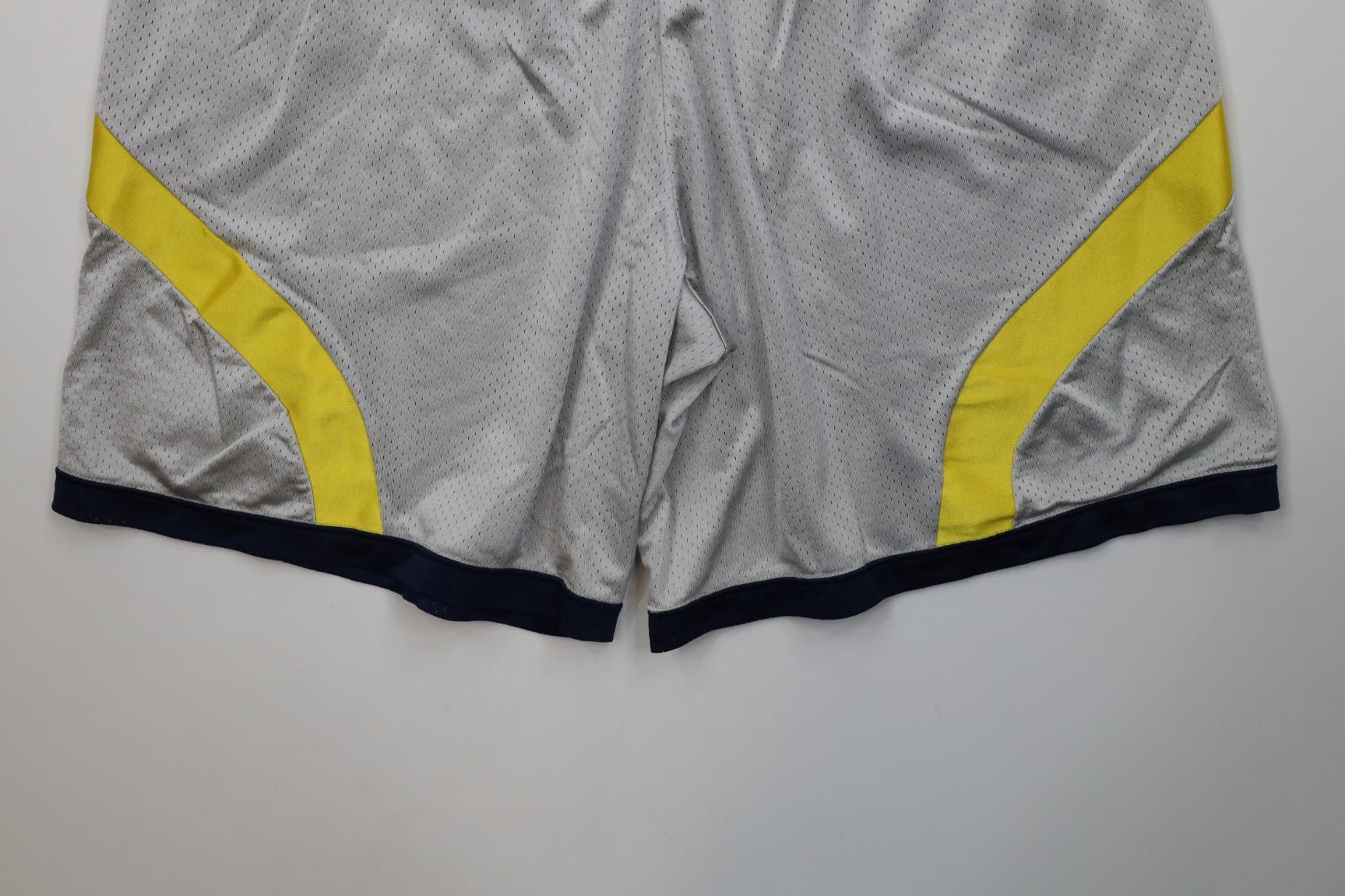 Adidas Adidas University of Michigan Basketball Shorts Silver USA Size US 36 / EU 52 - 13 Thumbnail
