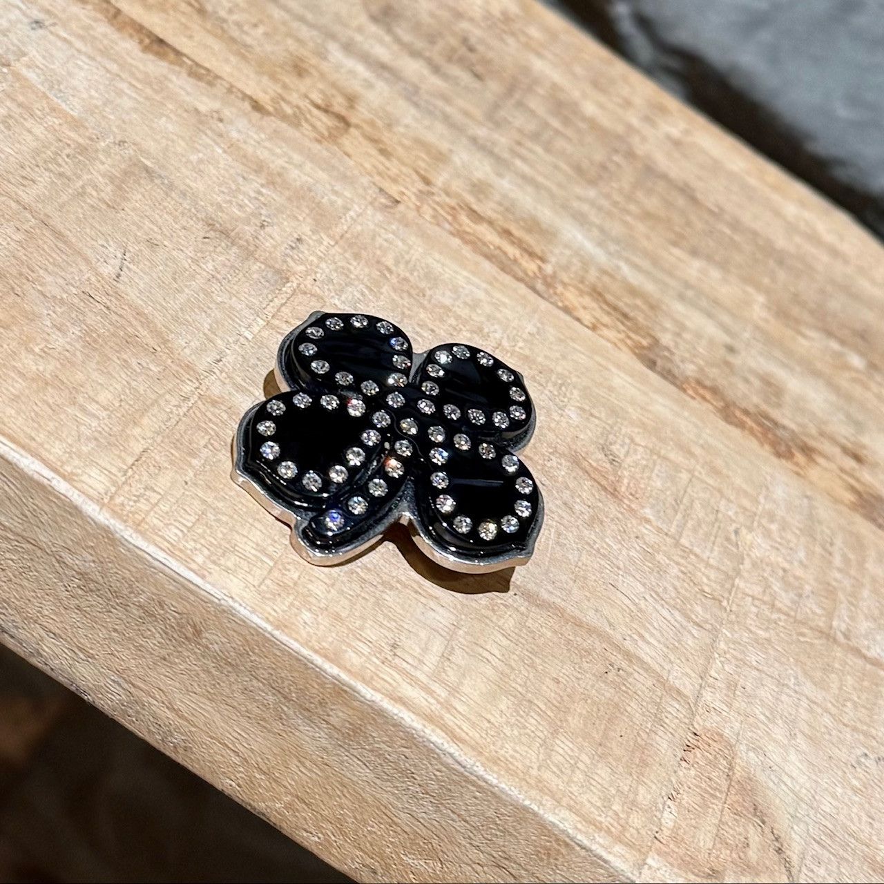 Balenciaga Balenciaga Black Four Leaves Clover Strass Single Earring Size ONE SIZE - 2 Thumbnail