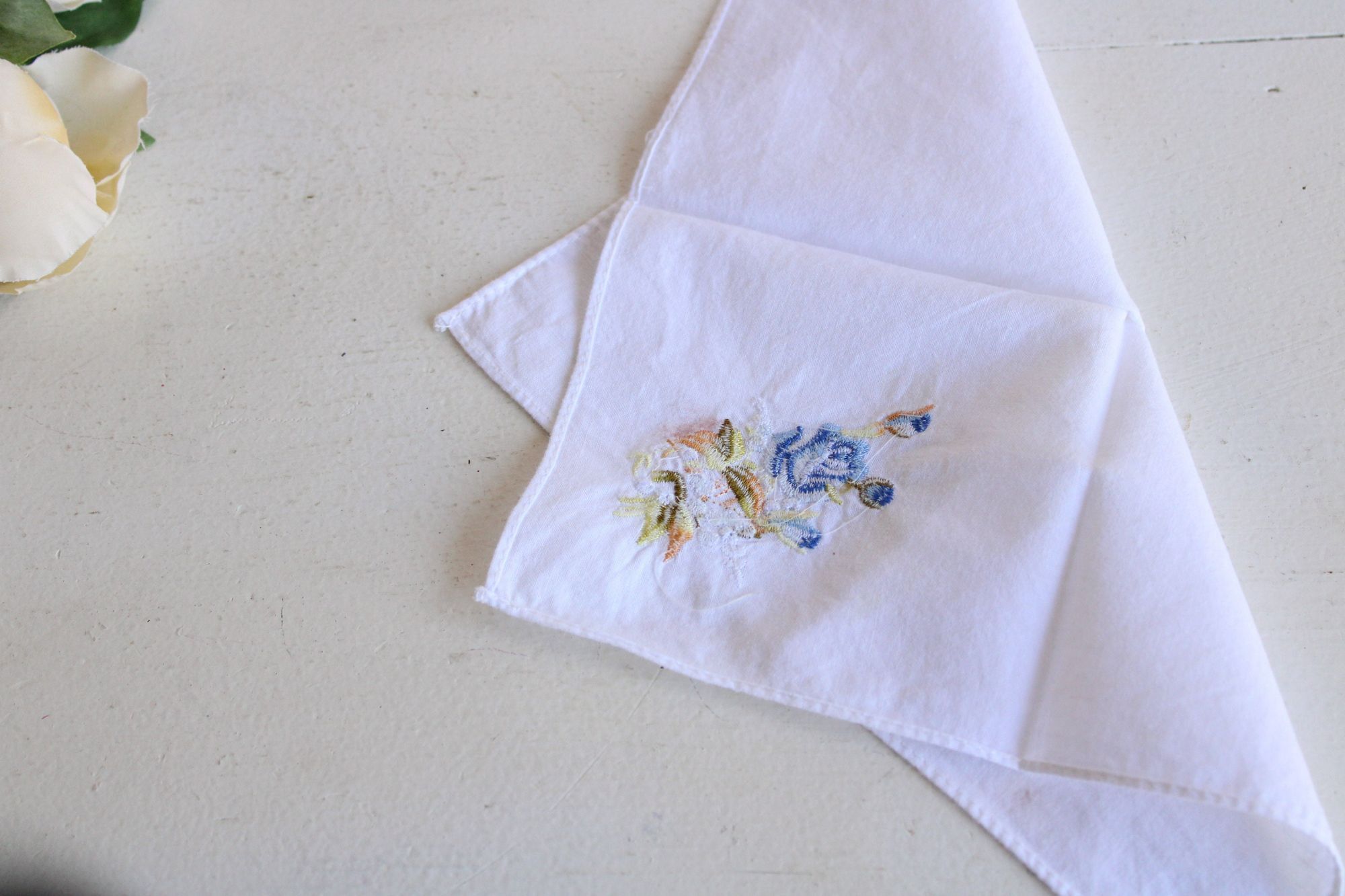 Vintage Vintage Handkerchief, White Cotton With Blue Embroidered Ros Size ONE SIZE - 8 Thumbnail