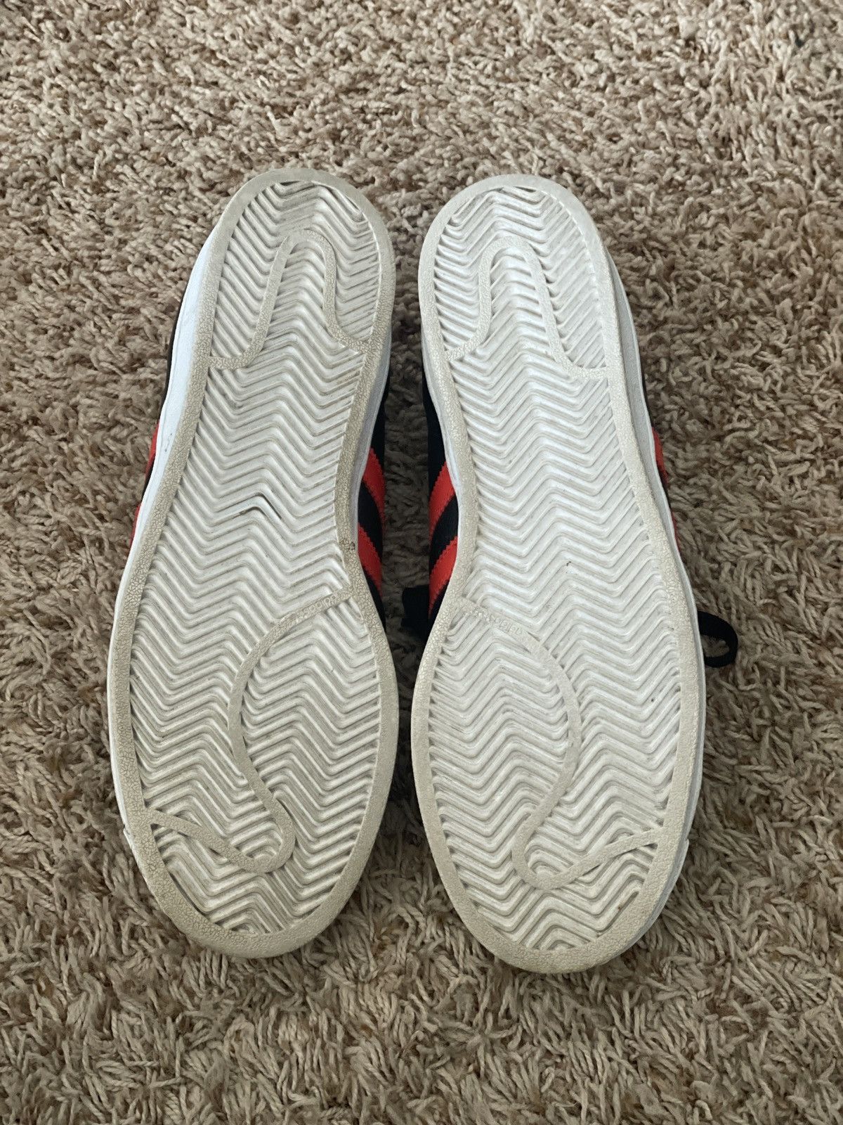 Adidas Adidas Superstars black/red Size US 9.5 / EU 42-43 - 6 Thumbnail