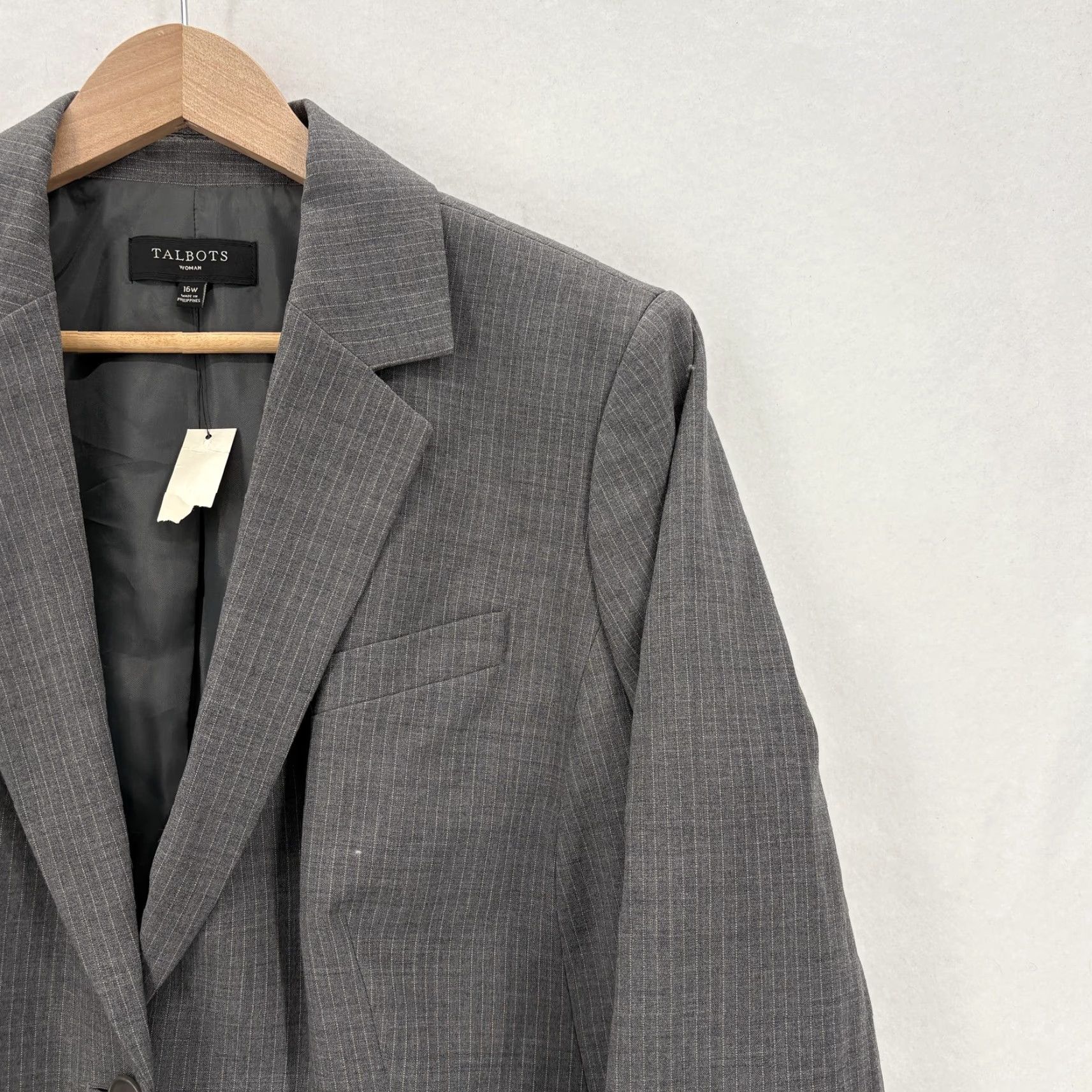 Talbots Talbots Blazer Womens 16W Gray Pinstripe Wool Blend Career Jacket Blazer, Gray, 16W, Plus, Button, Classic Fit, Workwear, Mens? Womens Size XXL / US 16-18 / IT 52-54 - 2 Thumbnail