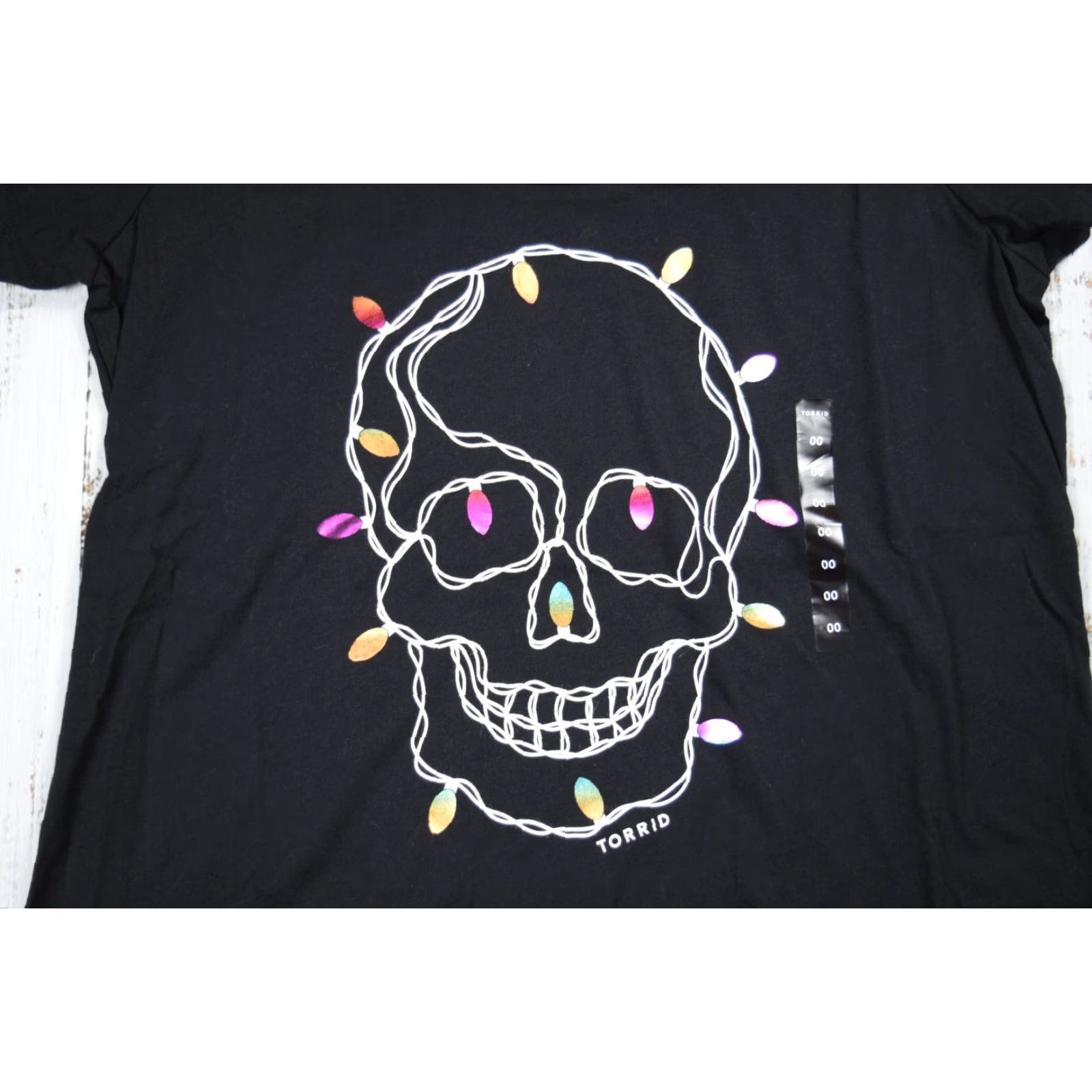 Torrid TORRID Womens Plus Size 00 Black Short Sleeve T-Shirt with Metallic Skull Print Casual V-Neck Size XXS / US 00 / IT 34 - 2 Thumbnail