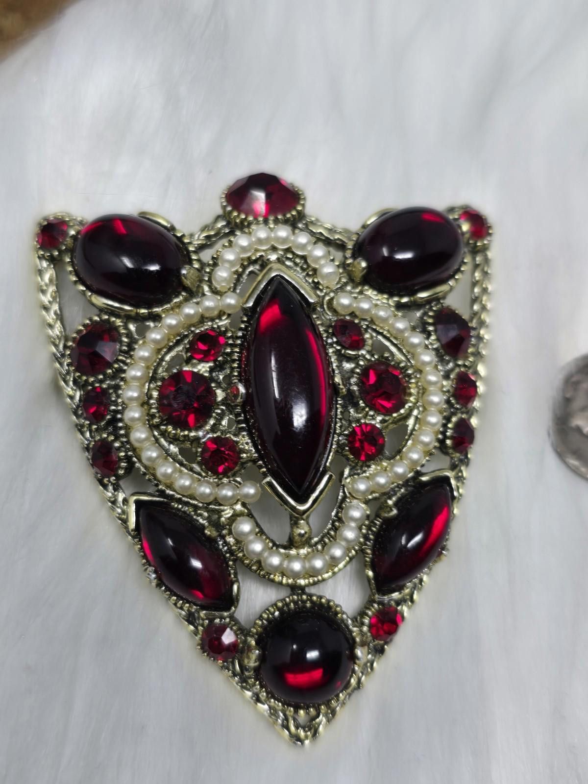 Other Vintage Selini Red Cabochon Faux Pearl Shield Brooch Pin Size ONE SIZE - 1 Thumbnail