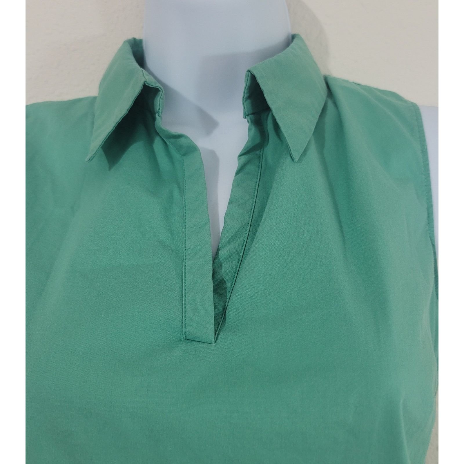 Other Tahari Seagreen Dolia Sleeveless Shirt XS Lace Back V-Neck Size XS / US 0-2 / IT 36-38 - 2 Thumbnail