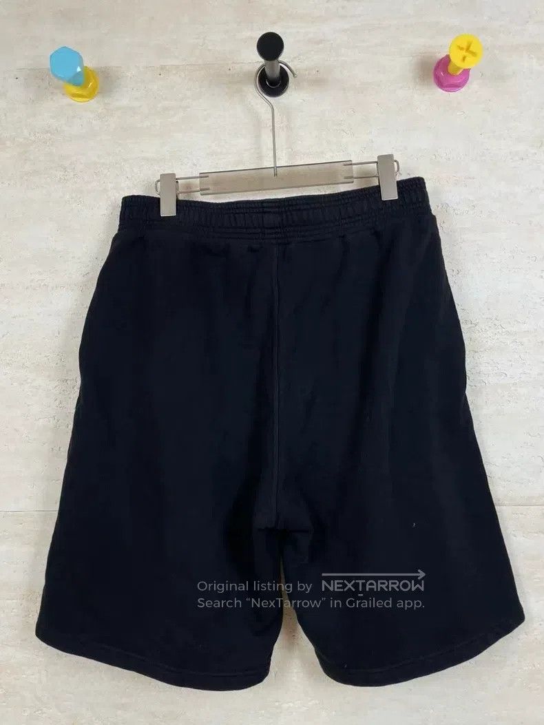 Givenchy Givenchy SizeL Letter Printed Shorts Size US 30 / EU 46 - 2 Thumbnail
