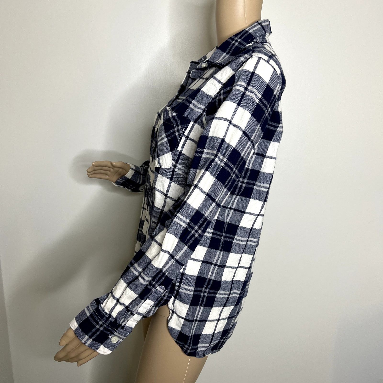 Old Navy Old Navy Blue Plaid The Classic Button Down Top Size M / US 6-8 / IT 42-44 - 2 Thumbnail