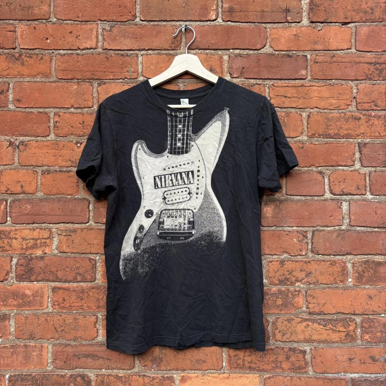 Tultex Vintage nirvana guitar t shirt 2005 M Size US M / EU 48-50 / 2 - 1 Thumbnail