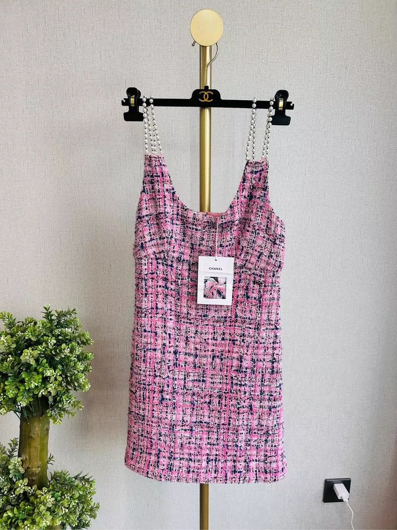 Chanel Chanel 23 Spring and Summer Pink Pearl Tweed Suspender Dre Size XS / US 0-2 / IT 36-38 - 2 Thumbnail