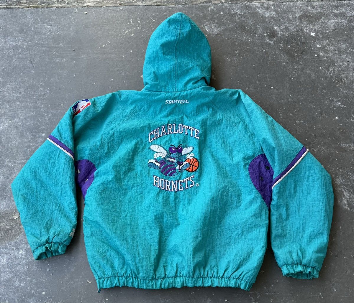 NBA × Vintage Vintage Starter NBA Charlotte Hornets Jacket Size US XL / EU 56 / 4 - 4 Thumbnail