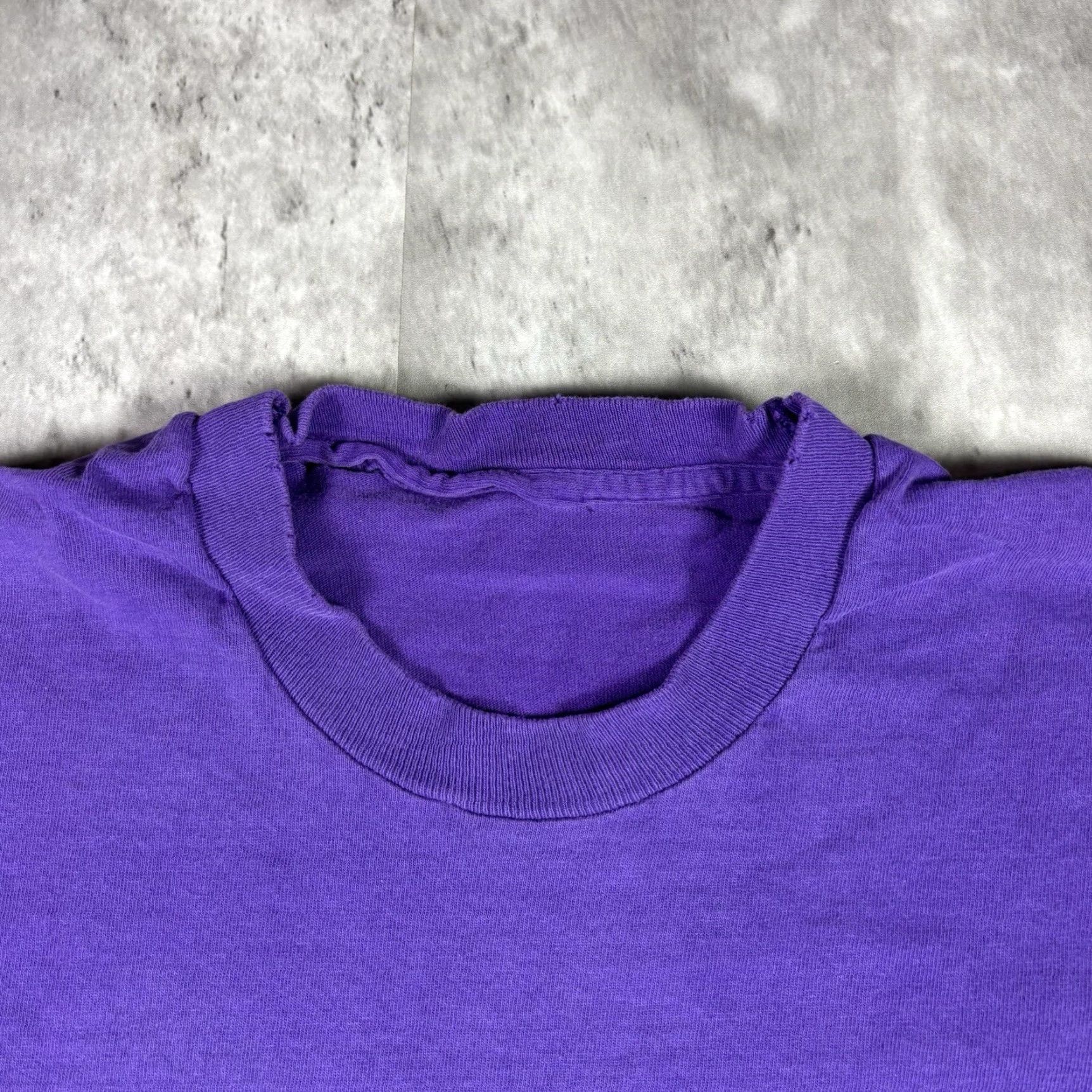 Vintage VINTAGE Purple Single Stitch Blank T Shirt Short Sleeve Distressed XL 90s Size US XL / EU 56 / 4 - 5 Thumbnail