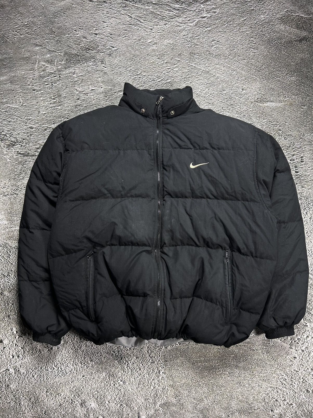Nike Nike black puffer jacket big logo vintage 90s spell out Size US M / EU 48-50 / 2 - 5 Thumbnail