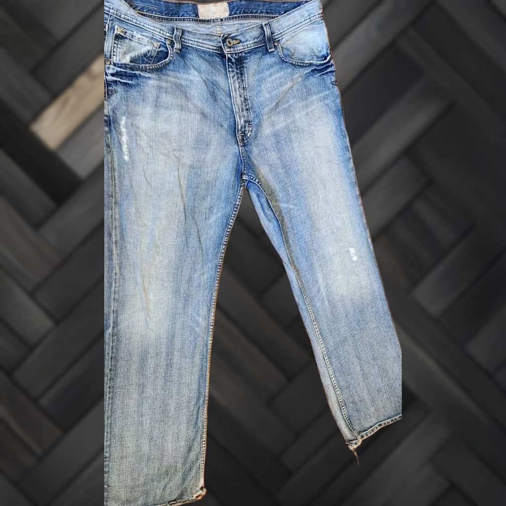 Vintage BKE Tyler Straight Leg Jeans Men's 38x32 Denim Blue Buckle 100% Cotton Distressed Mid Rise 5-Pocket Relaxed Regular Width Jeans Mens Size US 38 / EU 54 - 1 Thumbnail