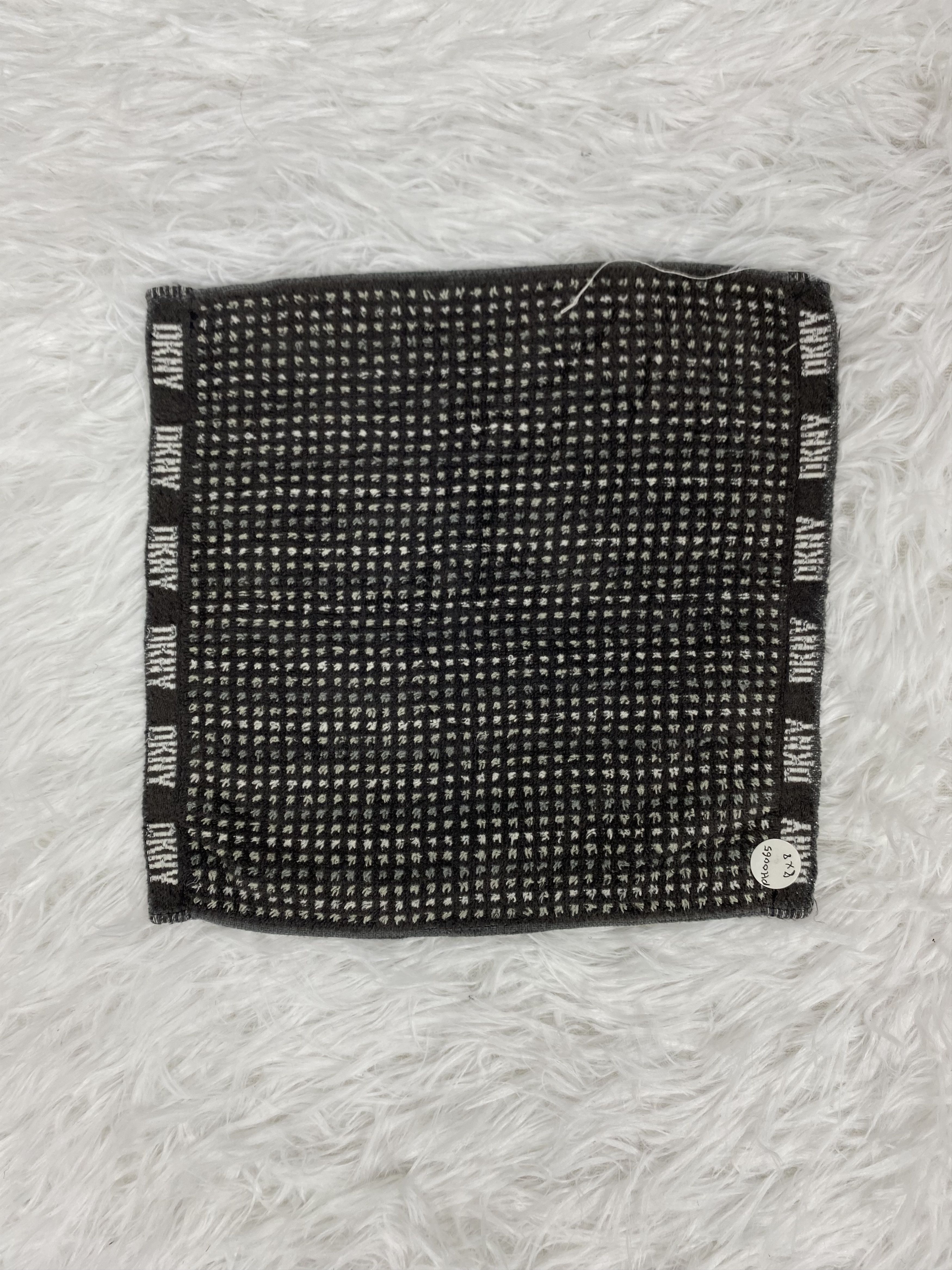 DKNY × Vintage Vintage DKNY Handkerchief PH0065 Size ONE SIZE - 3 Thumbnail