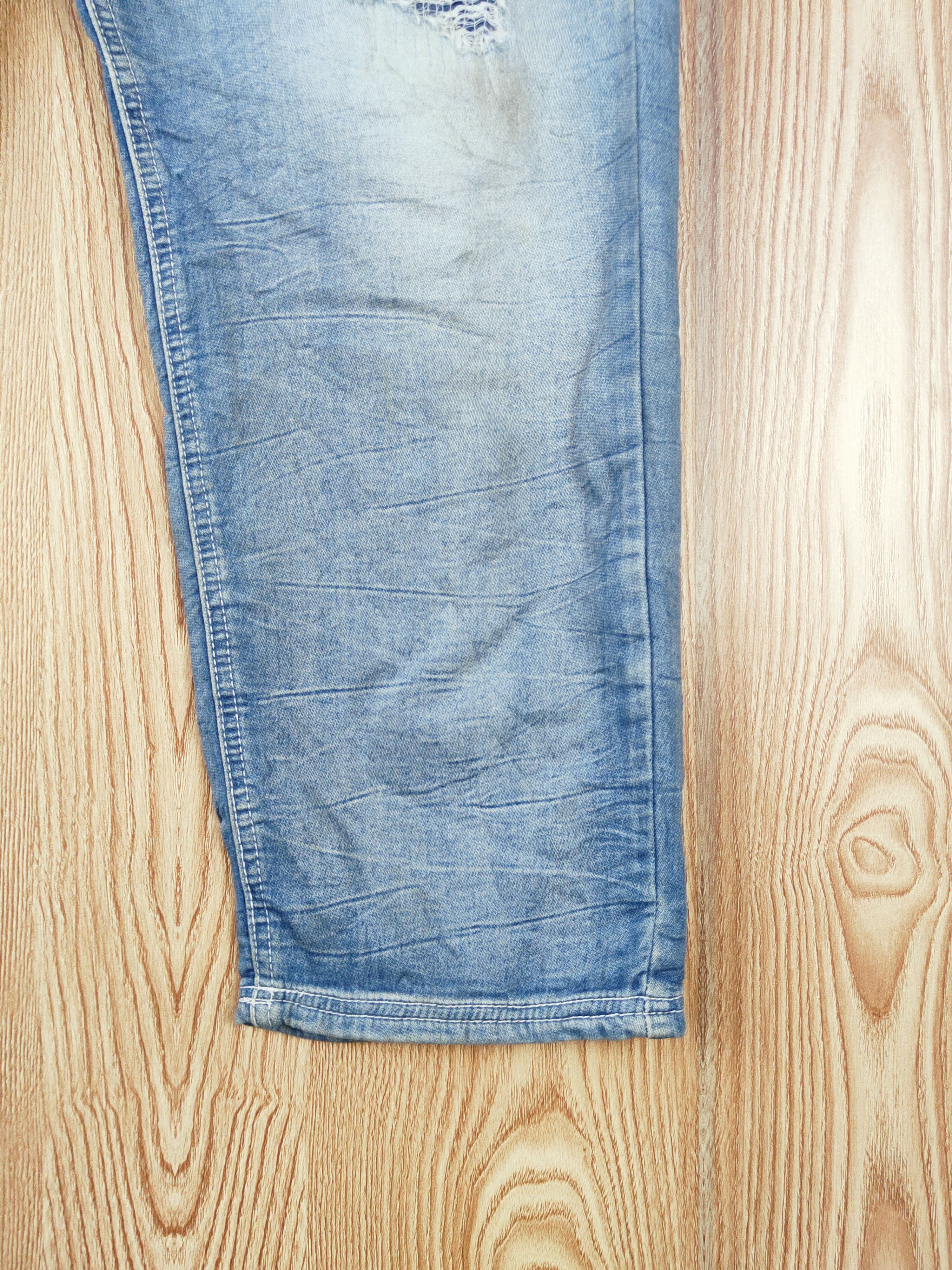 Japanese Brand × Vintage Oil Cake Blue Faded Distressed Ripped Soft Jeans Size US 32 / EU 48 - 6 Thumbnail