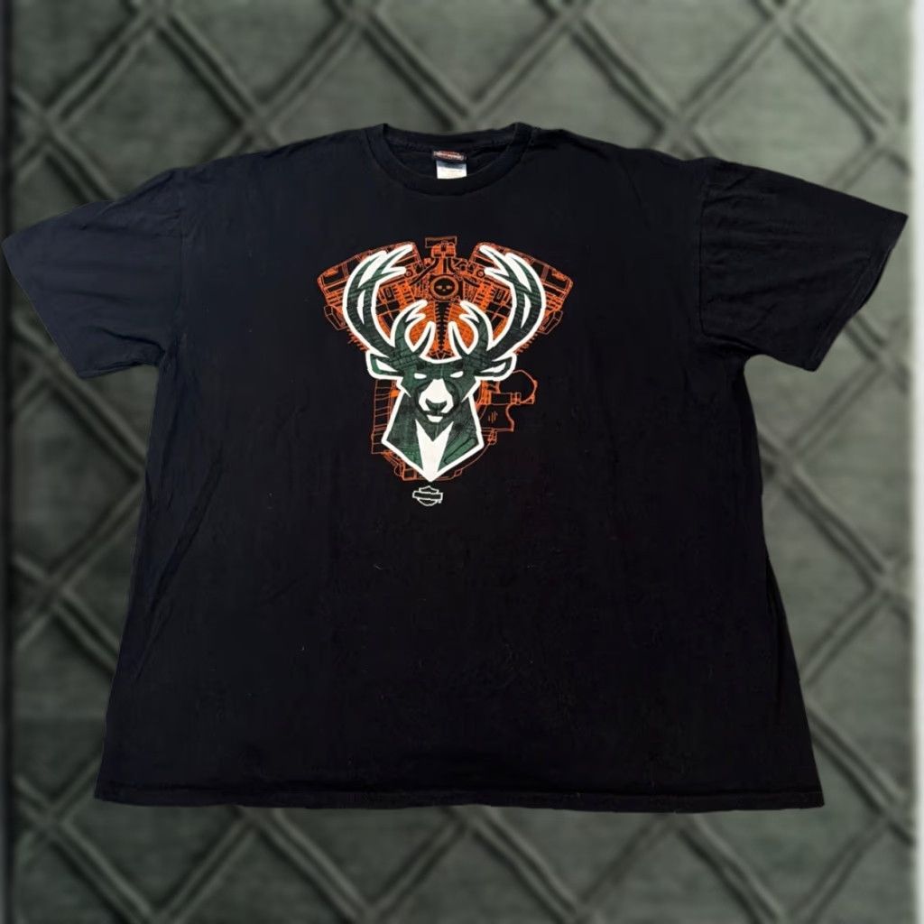 Harley Davidson **Harley Davidson x Milwaukee Bucks NBA Basketball 2XL Black T-Shirt** User: **Milwaukee Bucks NBA Basketball Harley Davidson 2XL Black T-Shirt** Size US XXL / EU 58 / 5 - 1 Thumbnail