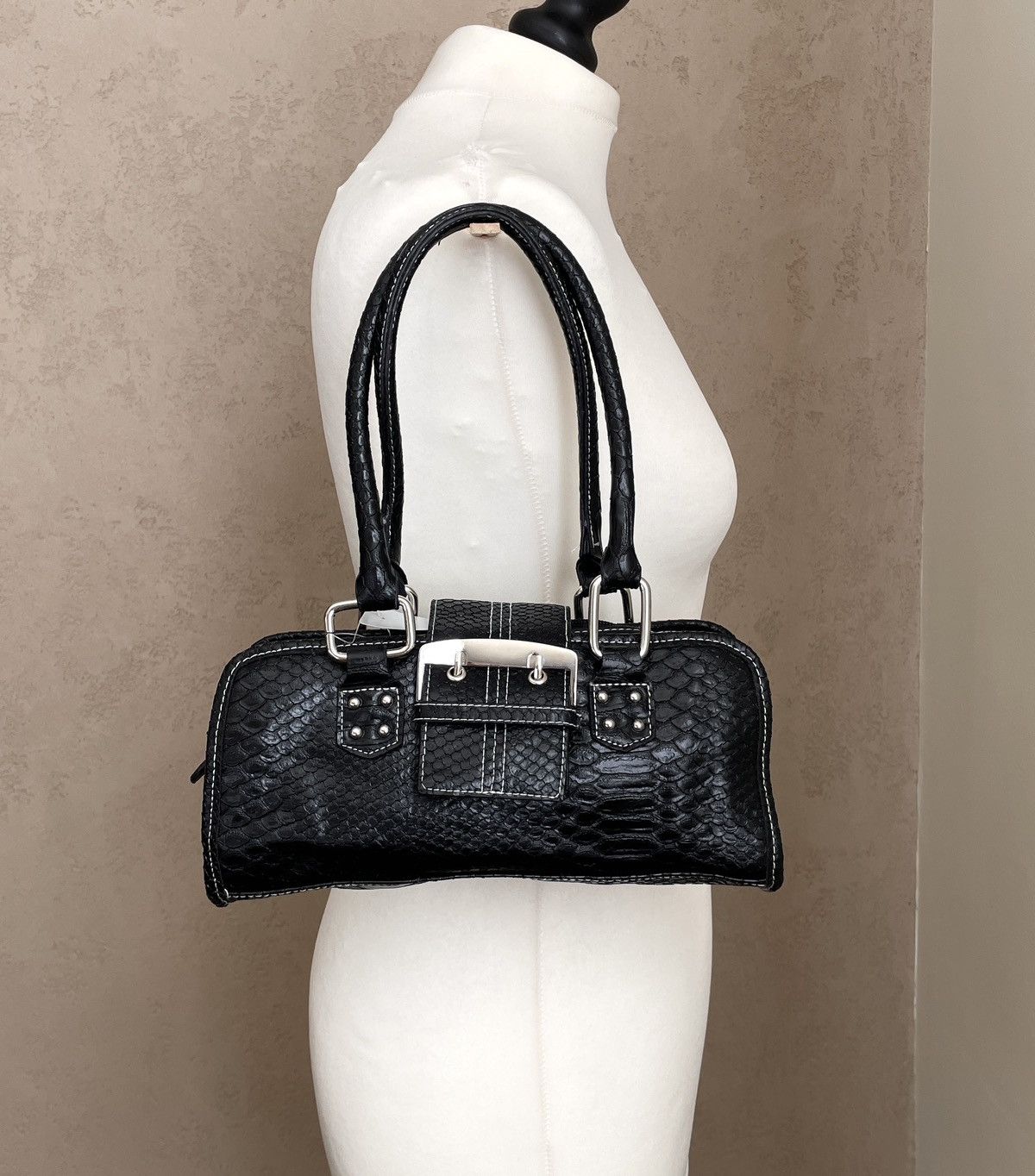Avant Garde x Vintage Black Shoulder Clasp Bag Basic Old Money Casuals, Women's