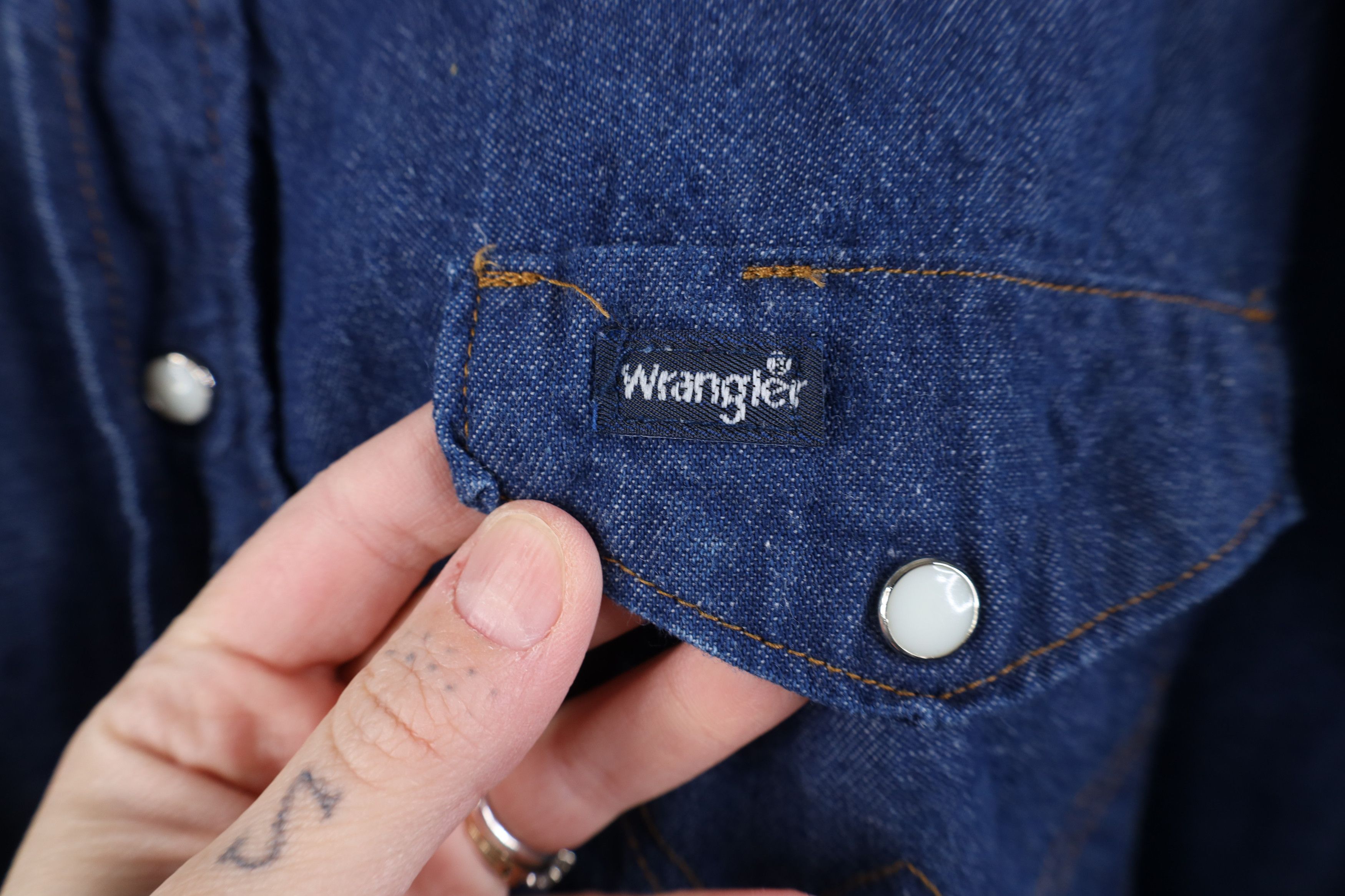 Wrangler Vintage 90s Wrangler Cowboy Denim Snap Button Shirt USA Size US XL / EU 56 / 4 - 4 Thumbnail