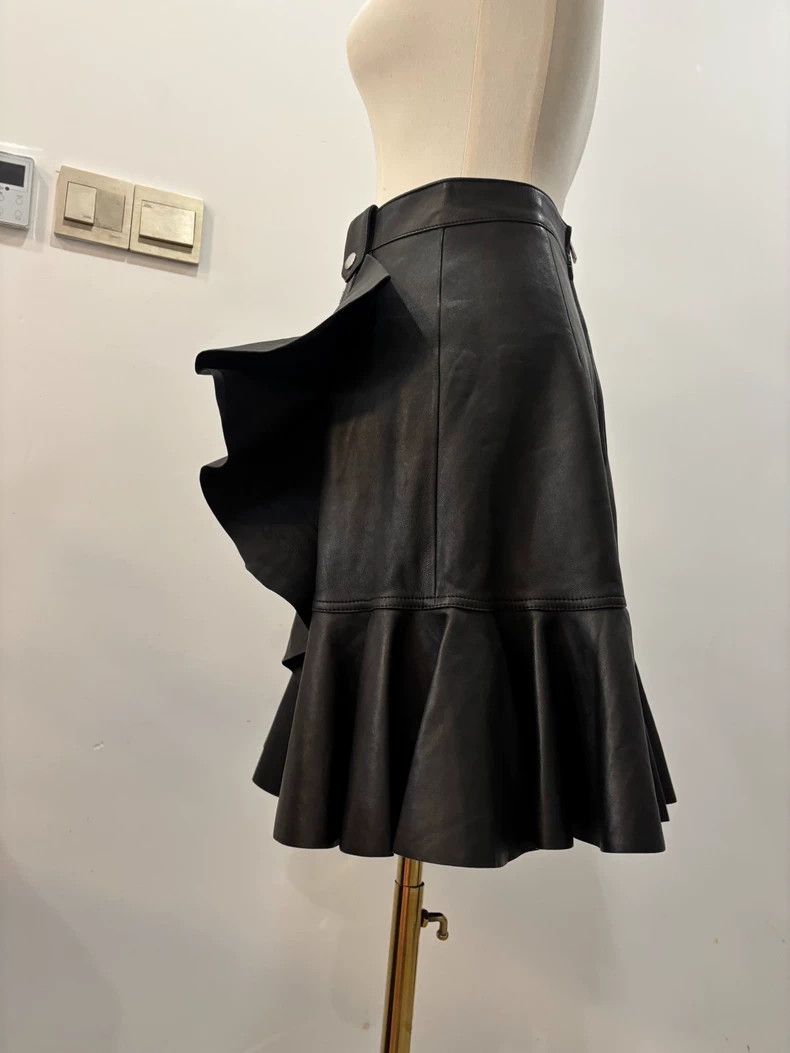 Alexander McQueen Alexander McQUEEN size 38 Sheepskin skirt Nextarrow-2505 Size 25" / US 0 / IT 36 - 5 Thumbnail