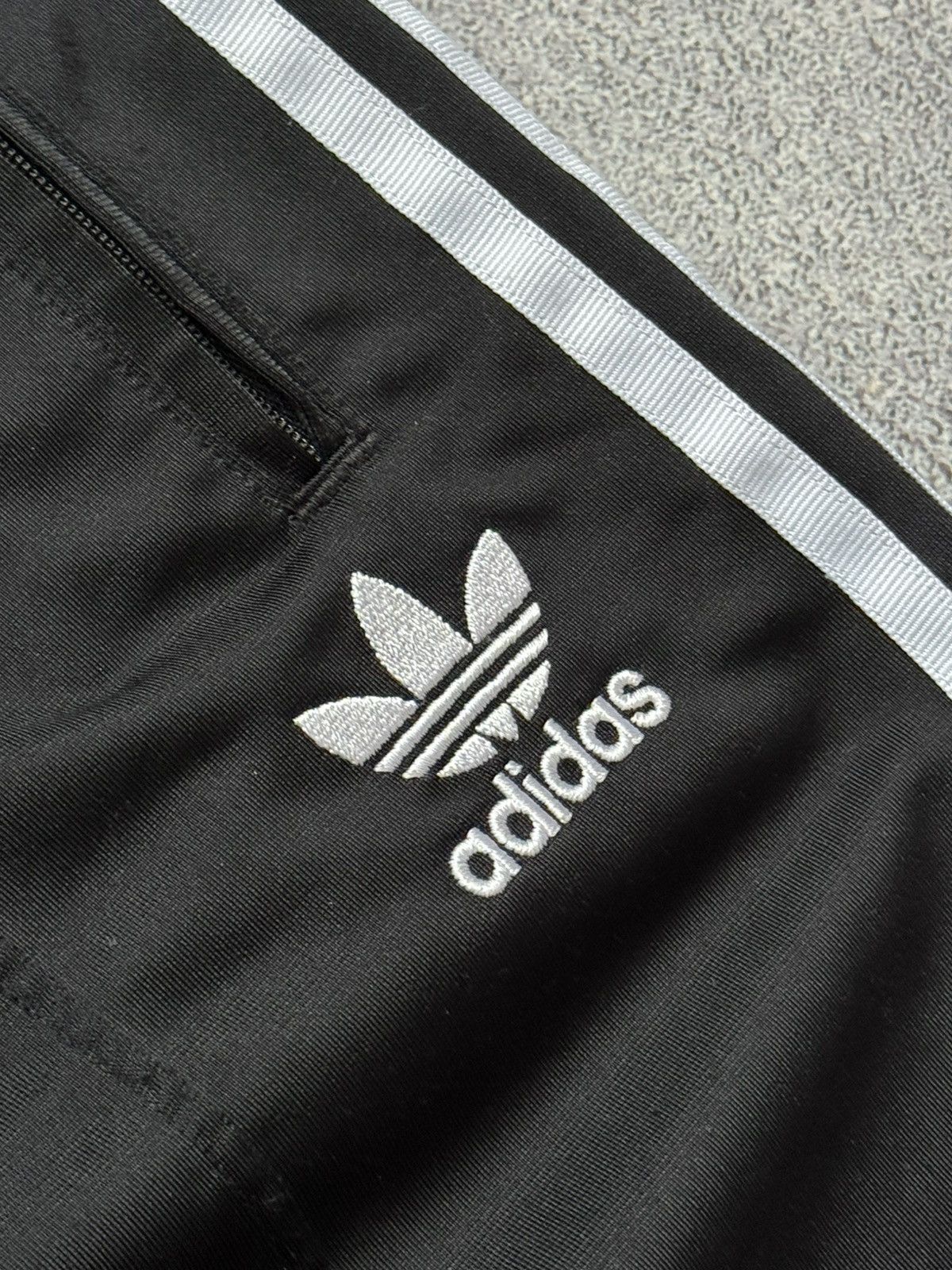 Adidas × Vintage Adidas Wmns relaxed sweatpants pant trouser 3 stripes Size 26" / US 2 / IT 38 - 10 Thumbnail