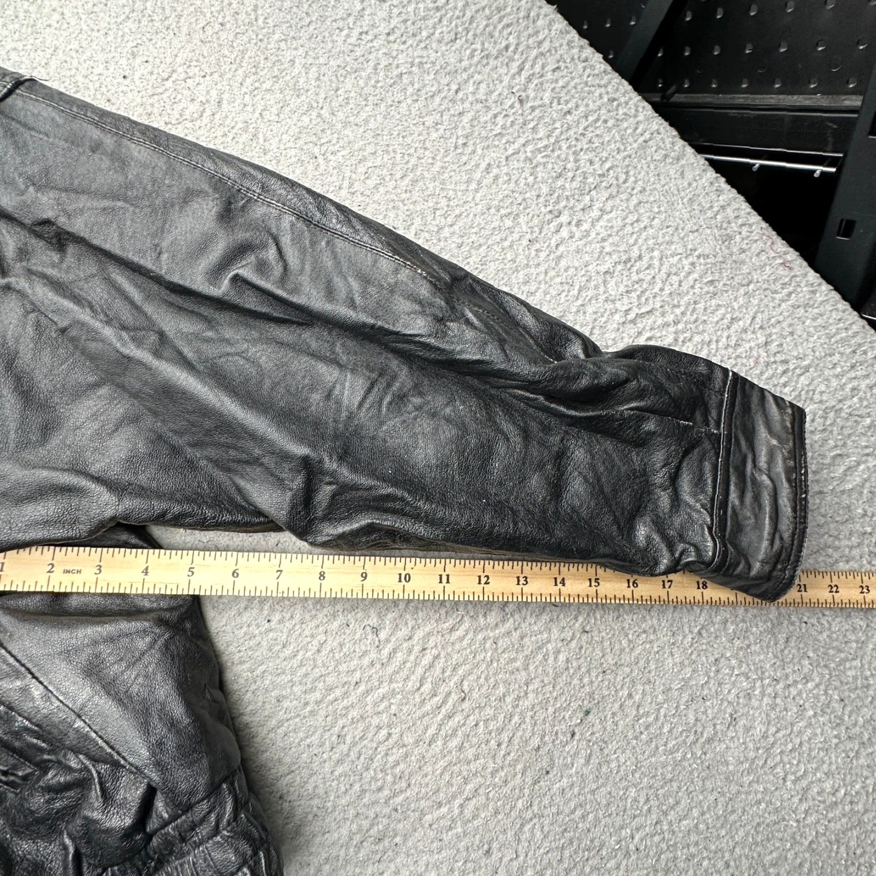 Vintage VINTAGE Wilsons Leather Bomber Jacket Mens XL Black Full Zip Lined Size US XL / EU 56 / 4 - 5 Thumbnail