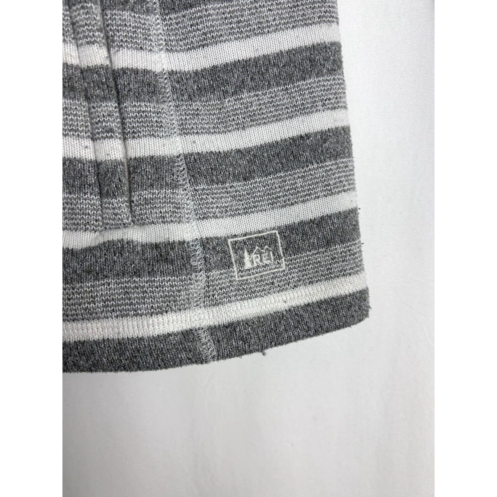 Vintage REI Womens S Pullover Sweater 1/4 Zip Gray White Striped Polyester Shirt Women Size S / US 4 / IT 40 - 7 Thumbnail