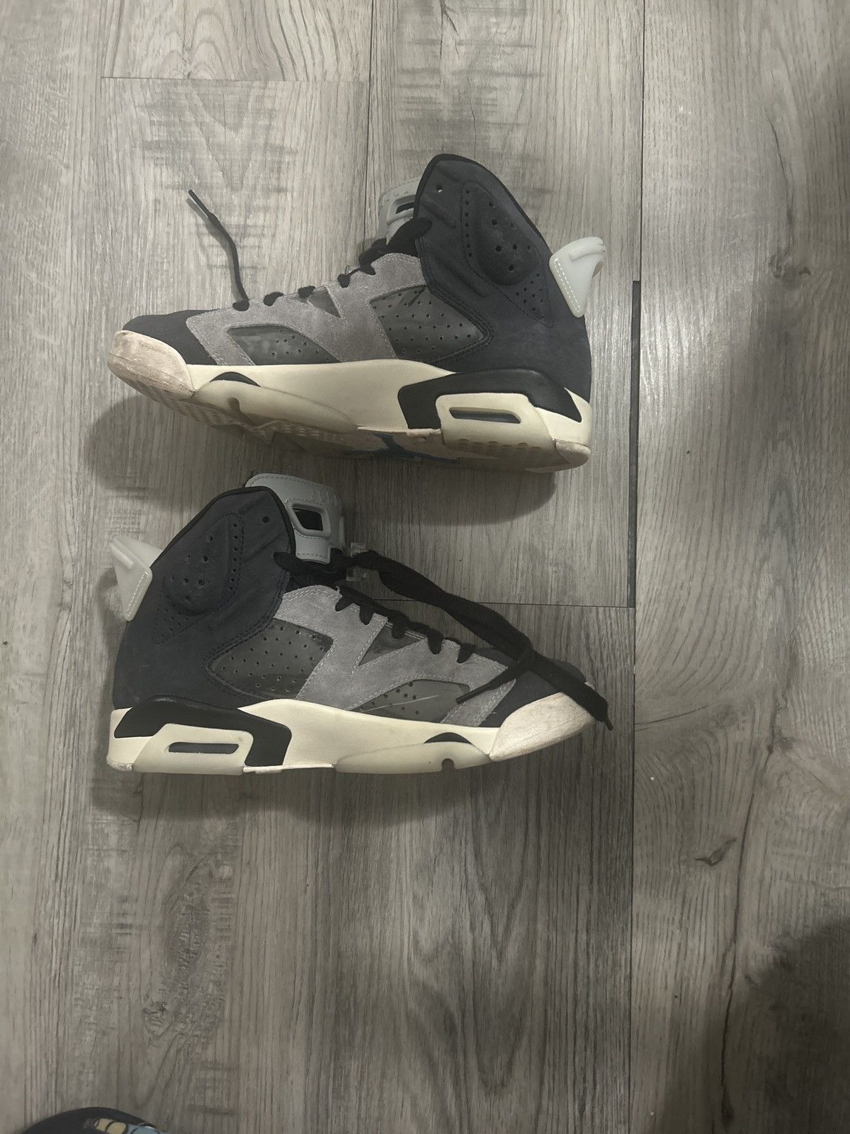 Jordan Brand Jordan Retro 6 Smoke Grey Size US 9.5 / IT 39.5 - 2 Thumbnail