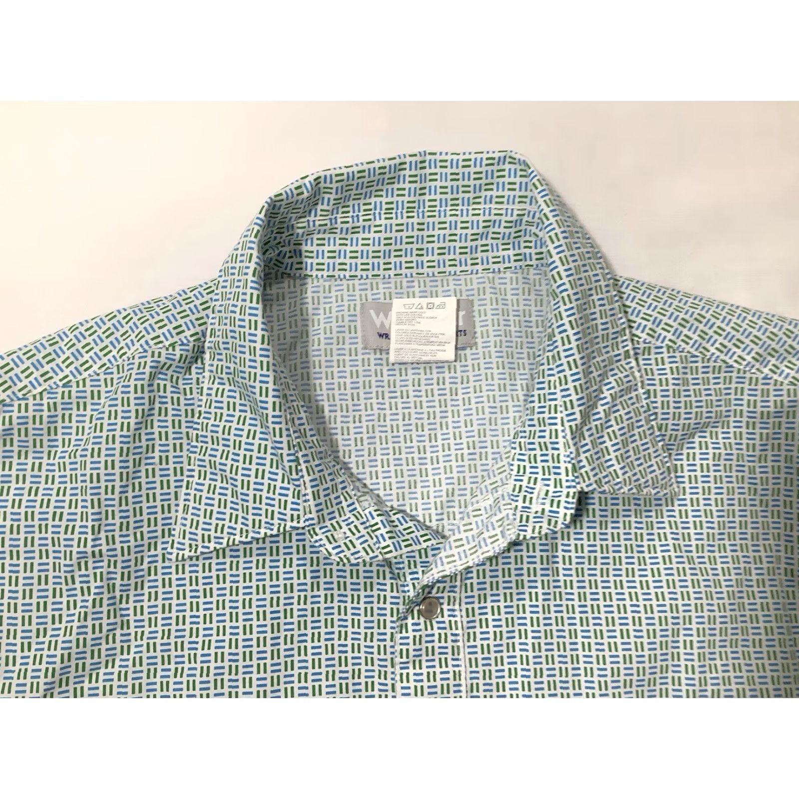 Wrangler Wrangler Shirt Western Multicolor XL Long Sleeve Button-Up Mens Size XL Long Sleeve Pearl Snap Geometric Pattern Size US XL / EU 56 / 4 - 6 Thumbnail