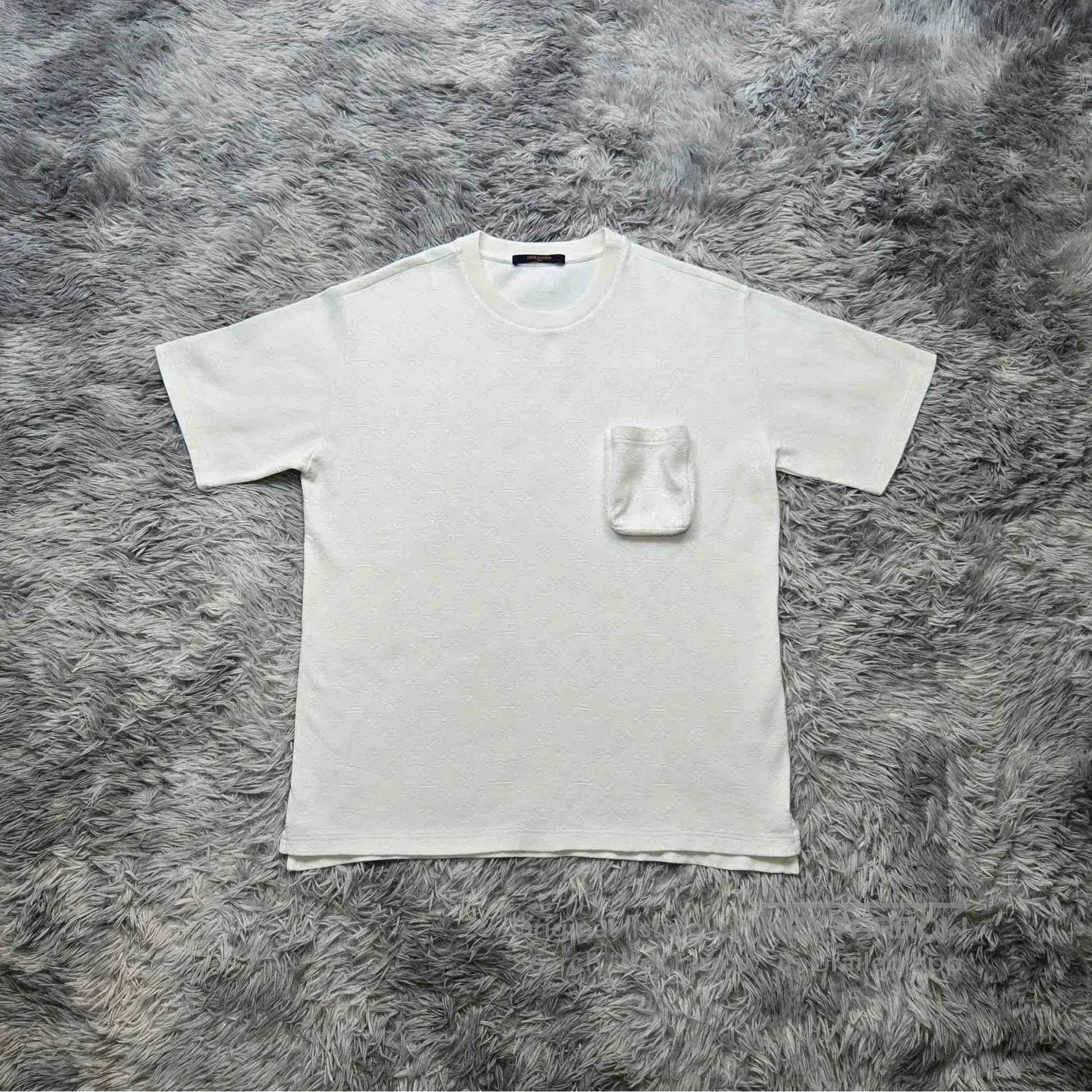 Louis Vuitton louis vuitton embroidered short sleeve t. Size US XL / EU 56 / 4 - 1 Thumbnail