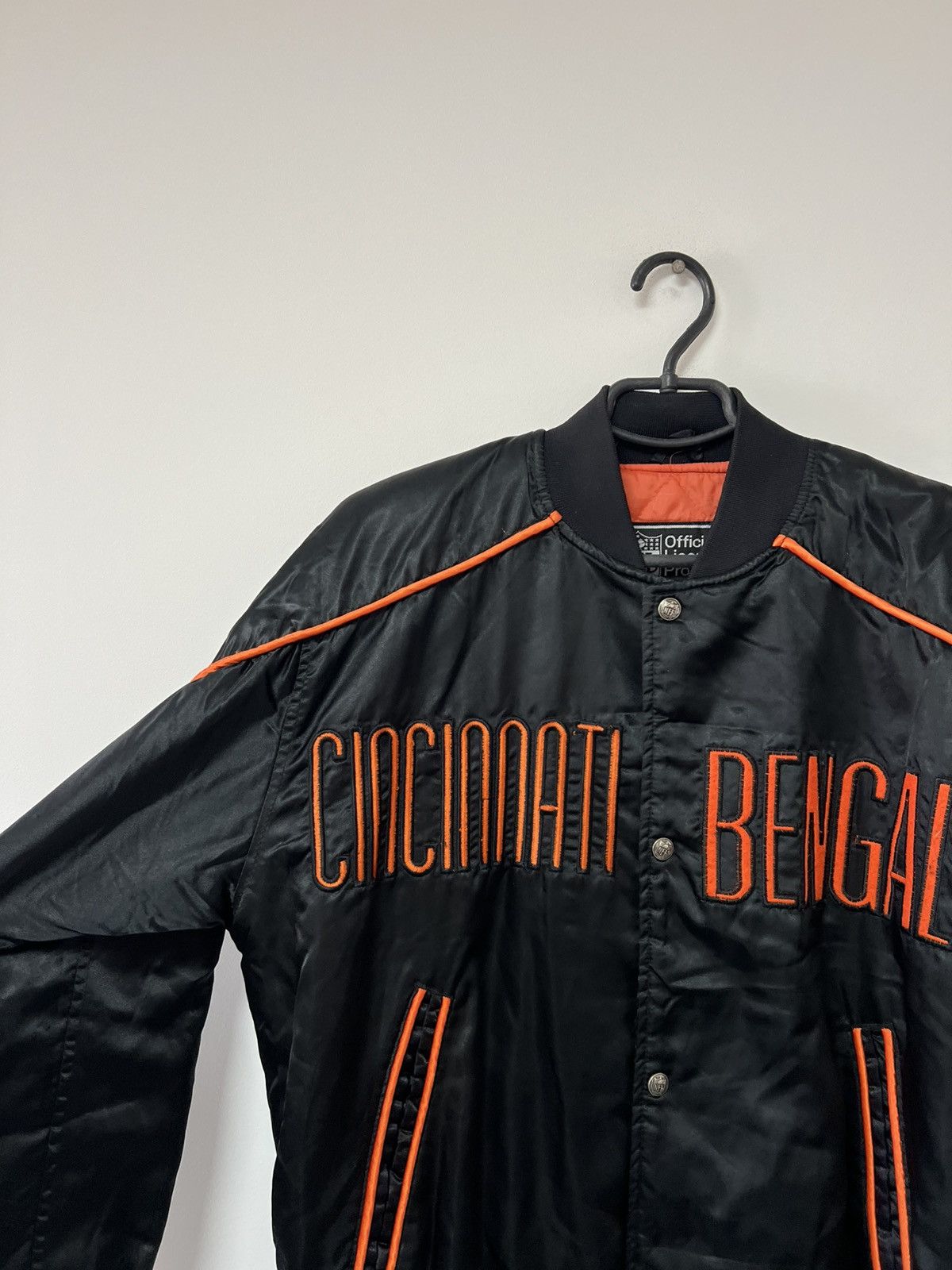 Vintage Vintage 90s Cincinnati Bengals Bomber Jacket Nfl Campri S/M Size US M / EU 48-50 / 2 - 12 Thumbnail