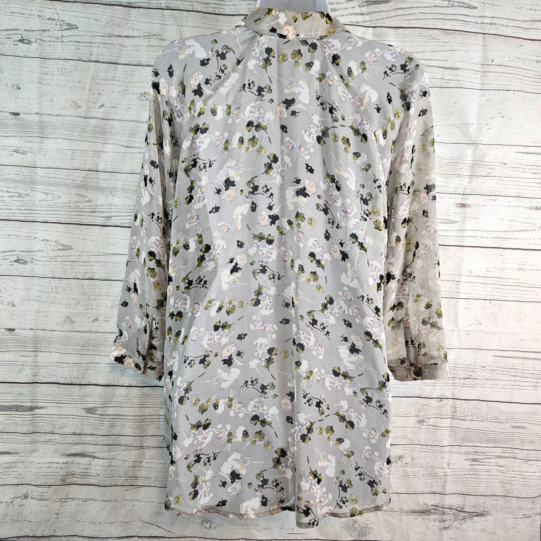 Vintage Cabi 5204 Button-Up Top Womens XS 3/4 Sleeve Gray Green Floral Matinee Shirt Womens Size XS / US 0-2 / IT 36-38 - 3 Thumbnail