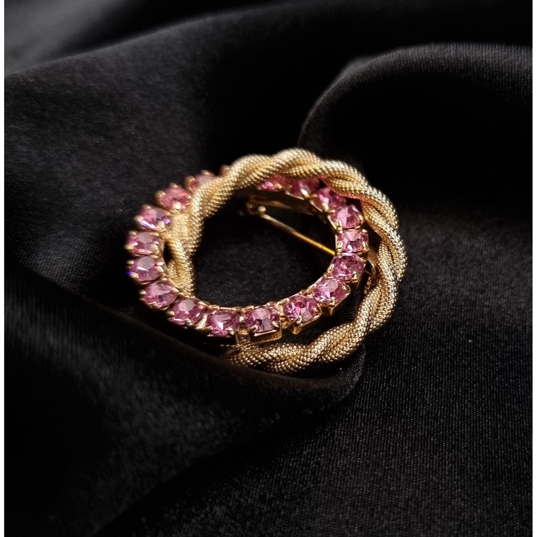 Vintage Vintage 1960s-1980s Gold-Tone Rhinestone Circle Pink Brooch Size ONE SIZE - 3 Thumbnail