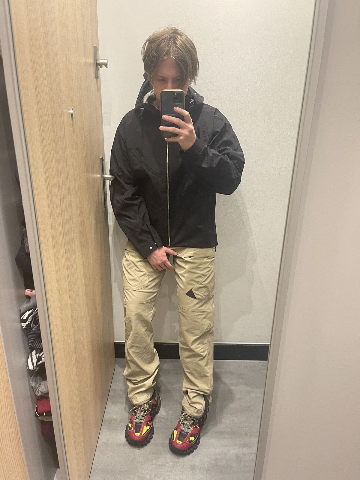 Klattermusen Klattermusen Gere Technical Beige Hiking Cargo Pants Size 32" / US 10 / IT 46 - 1 Thumbnail
