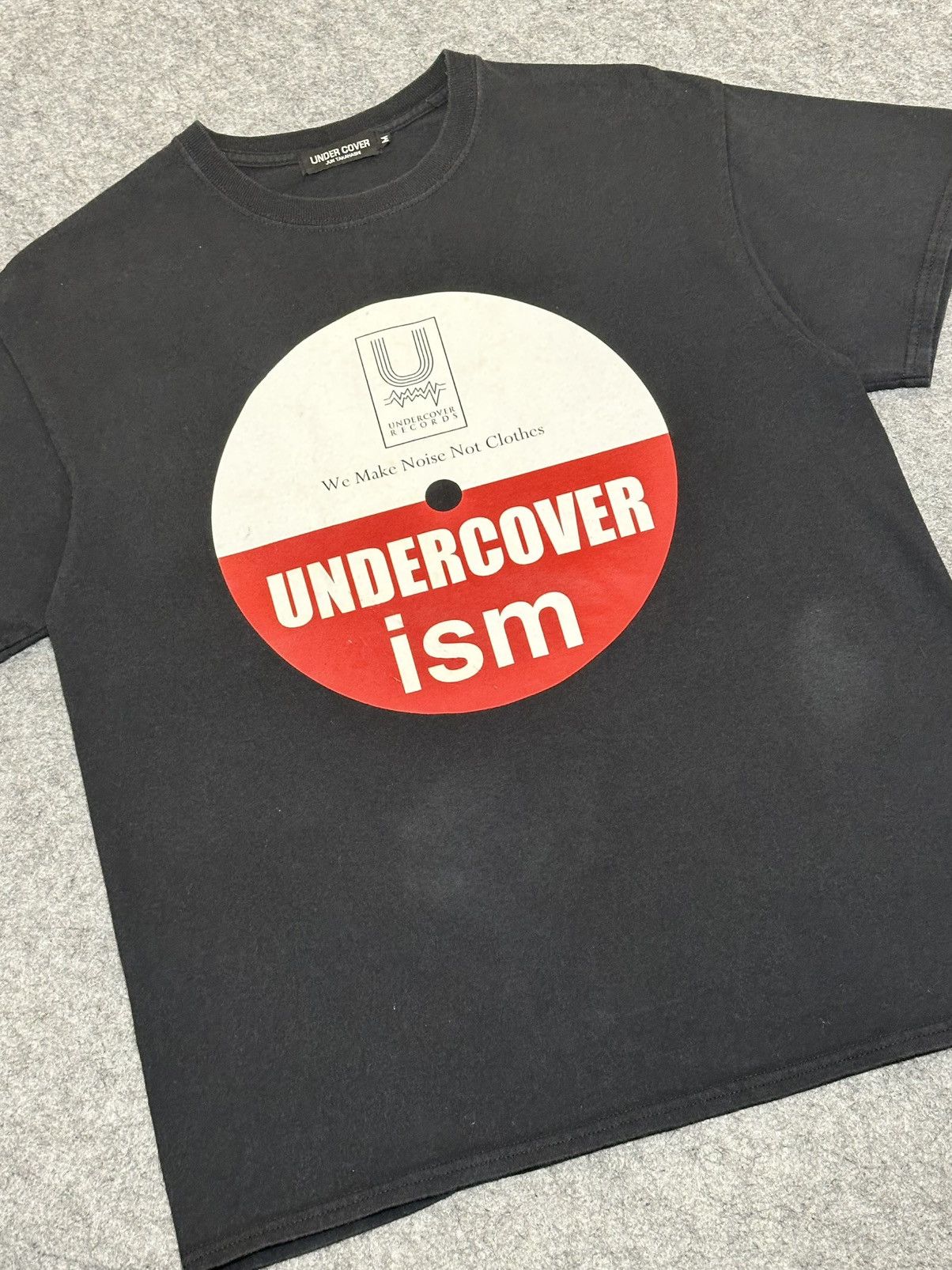Undercover Undercover Records T-shirt featuring a red and white graphic Size US M / EU 48-50 / 2 - 2 Thumbnail