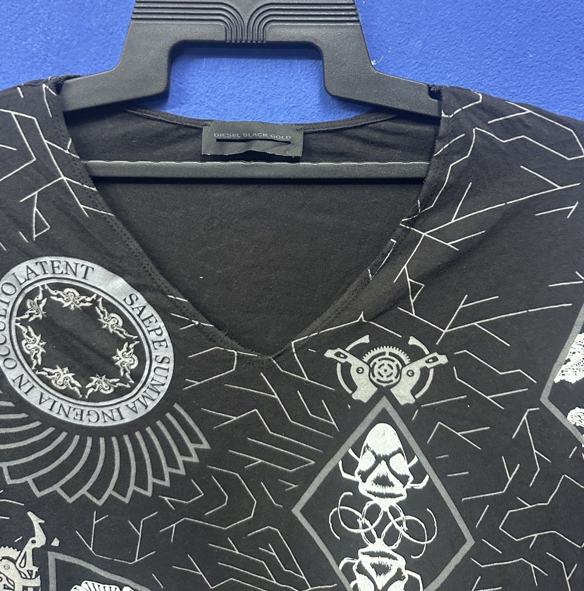 Diesel × Diesel Black Gold × Vintage Rare 🔥 Diesel Black Gold Full Print Punk Tee Size US M / EU 48-50 / 2 - 3 Thumbnail