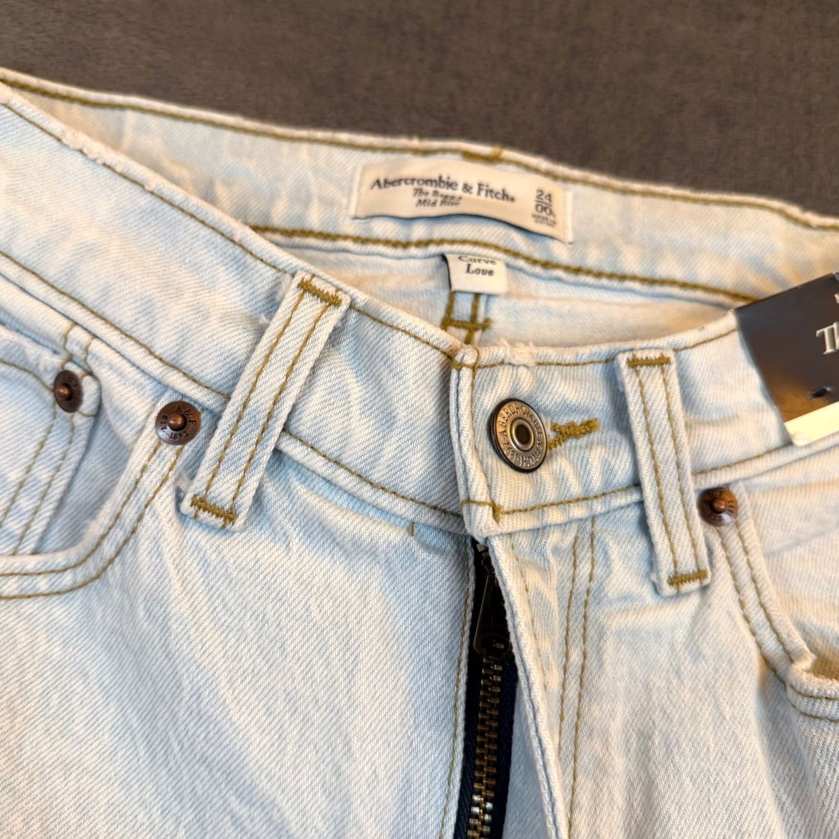 Abercrombie & Fitch Abercrombie & Fitch Baggy Jeans Womens 00S 24 Light Wash Mid Rise Curve Love Jeans Wide-Leg Relaxed 5-Pocket Denim Blue 100% Cotton Adult Womens Size 24" / US 00 / IT 34 - 6 Thumbnail