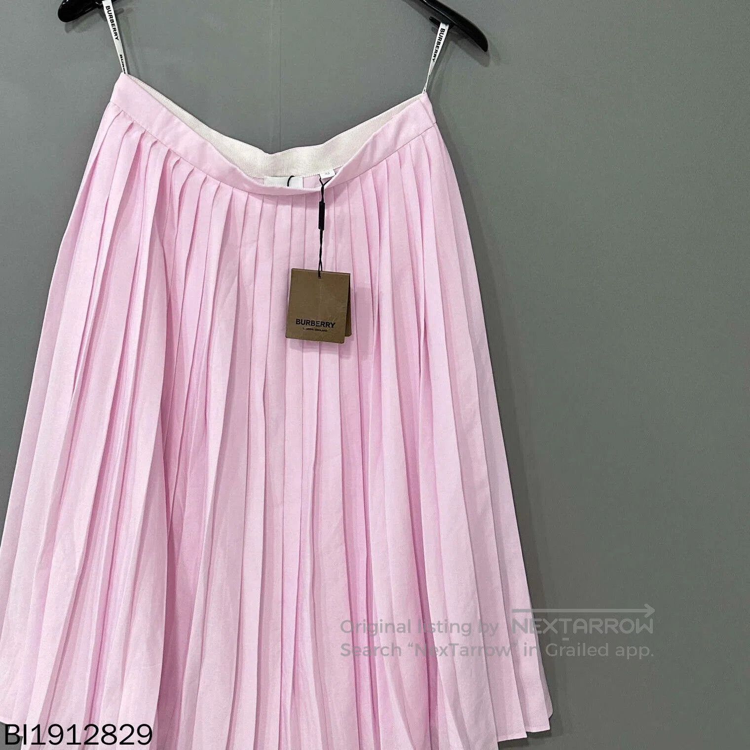 Burberry Burberry Pink Pleated Skirt. Size 35" - 3 Thumbnail