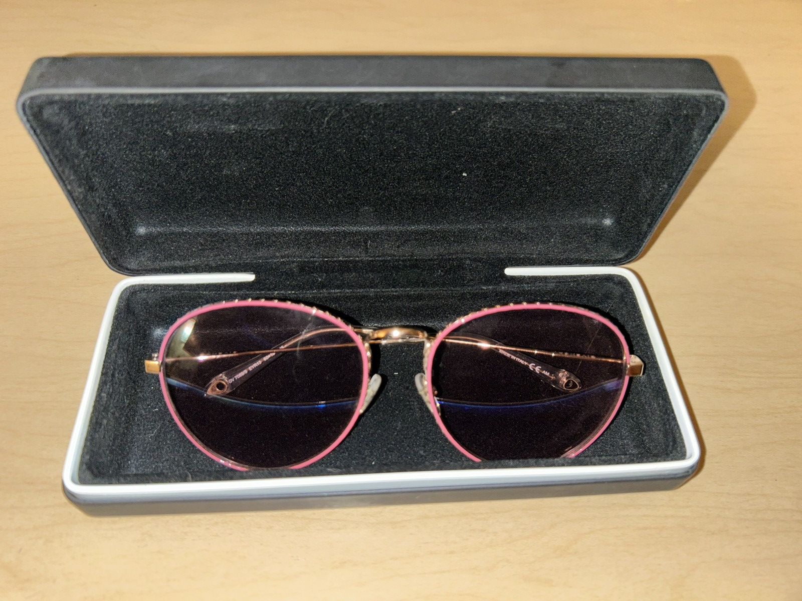 Givenchy Stylish Givenchy sunglasses with pink frames. Size ONE SIZE - 1 Thumbnail