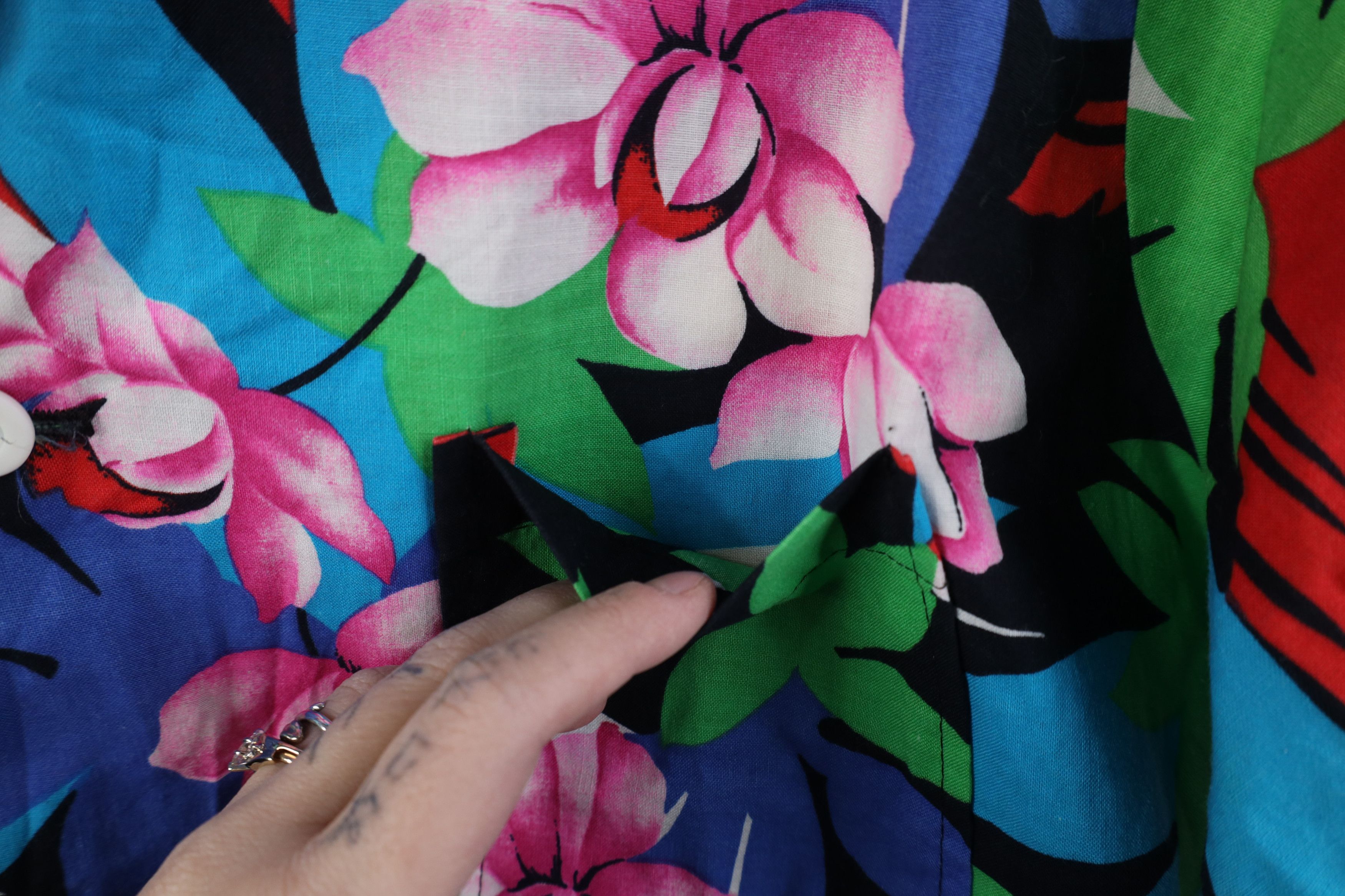 Vintage Vintage 70s Streetwear Flower Luau Hawaiian Button Shirt USA Size US L / EU 52-54 / 3 - 6 Thumbnail