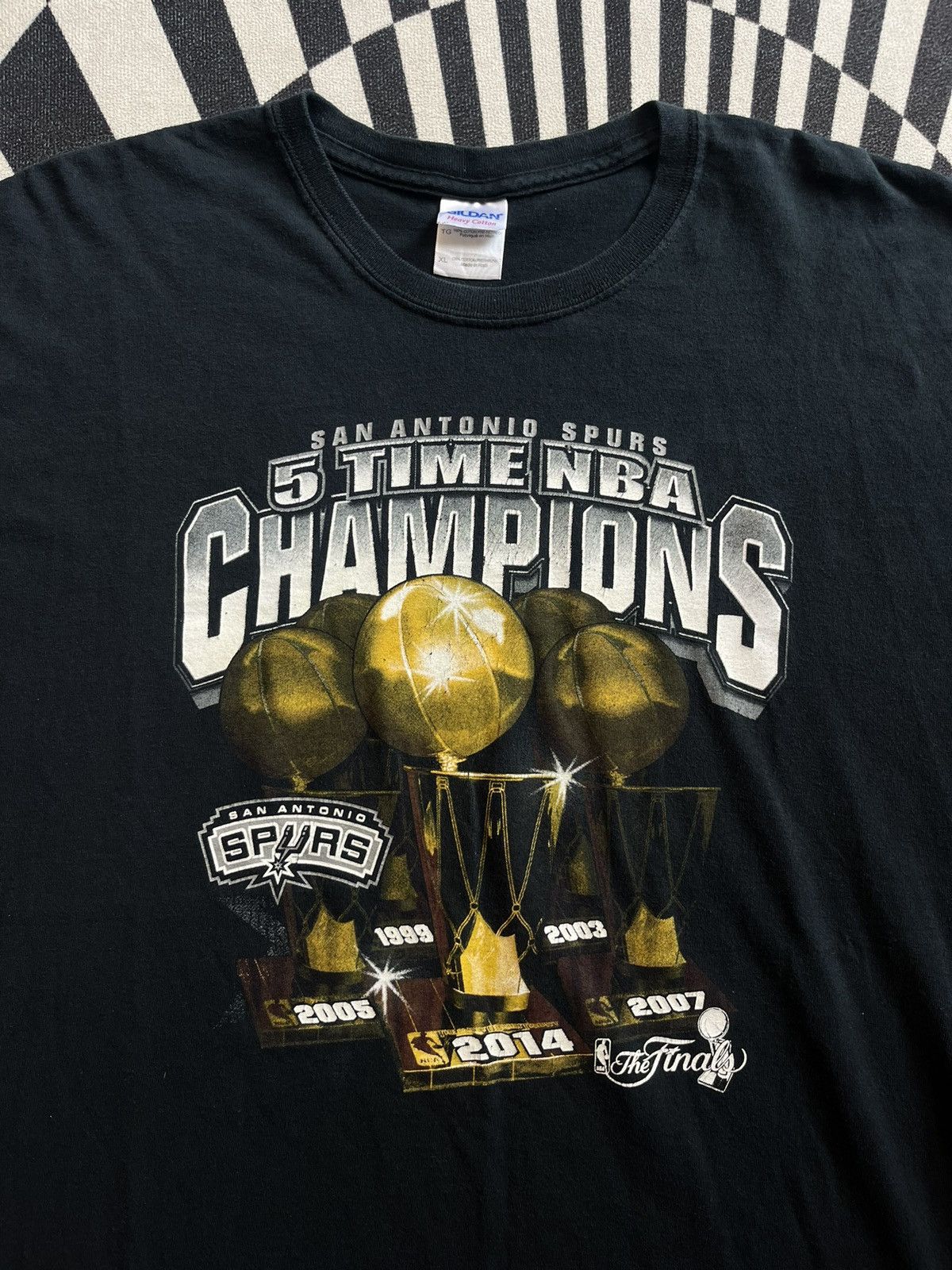 NBA San Antonio Spurs CHAMPIONS 99’s-2014’s Trophy Tshirt Size US XL / EU 56 / 4 - 5 Thumbnail