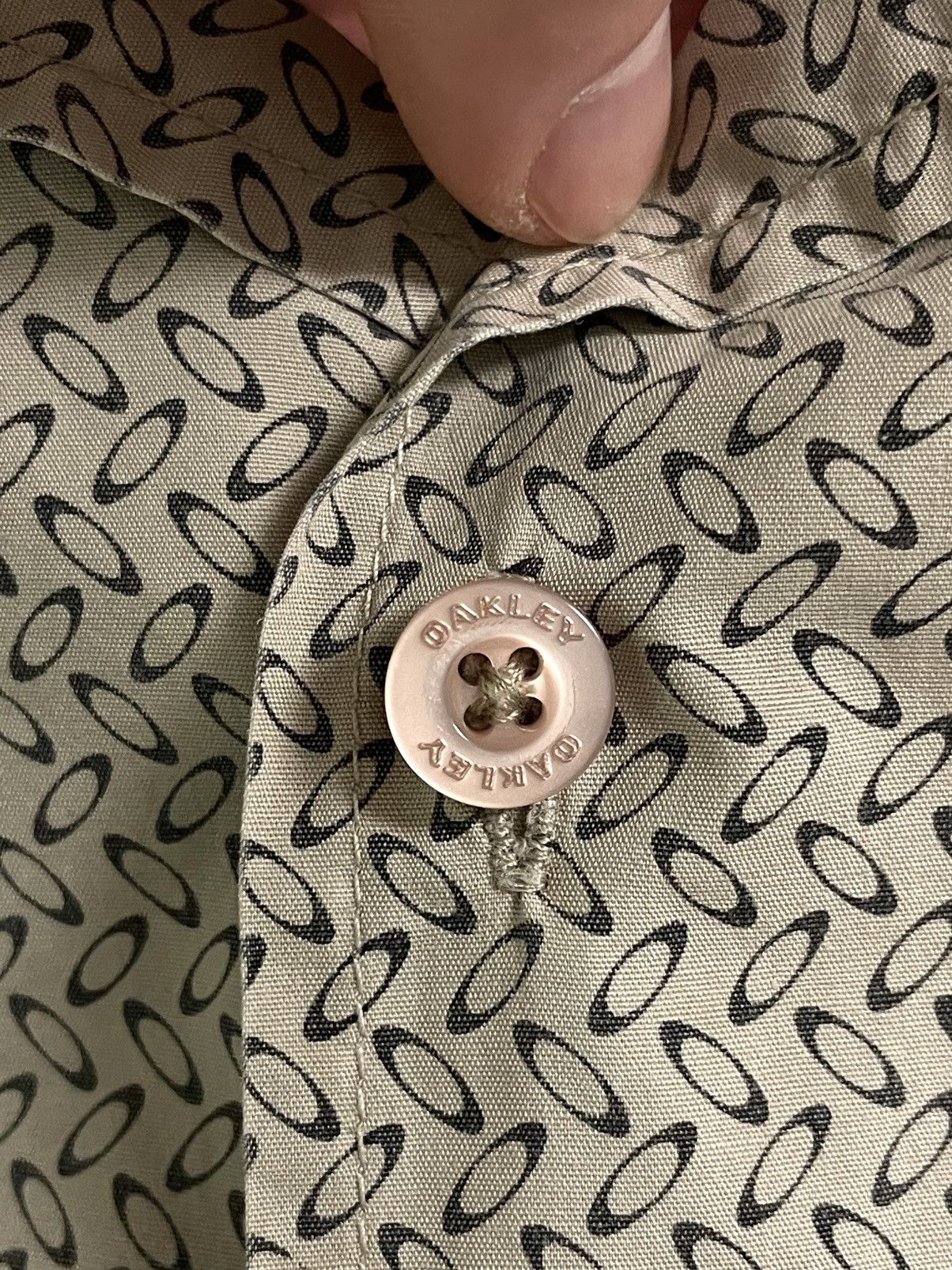 Oakley Vintage 90s Oakley Metal Logo Camp Collar Cuban Button Shirt Size US L / EU 52-54 / 3 - 10 Thumbnail