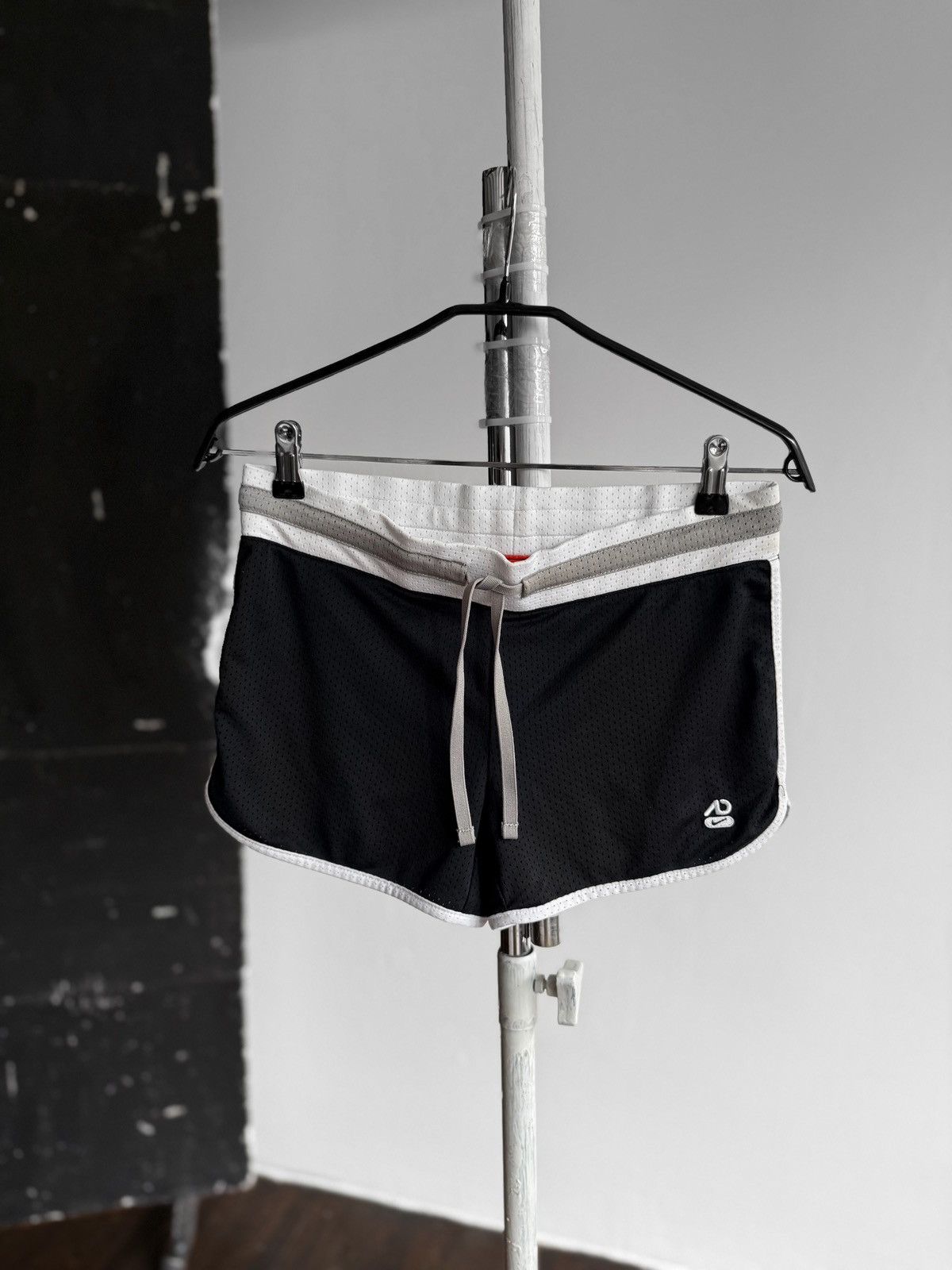 Nike Nike The Athletic Dept. Womens Black Mesh Running Shorts Size 28" / US 6 / IT 42 - 1 Thumbnail