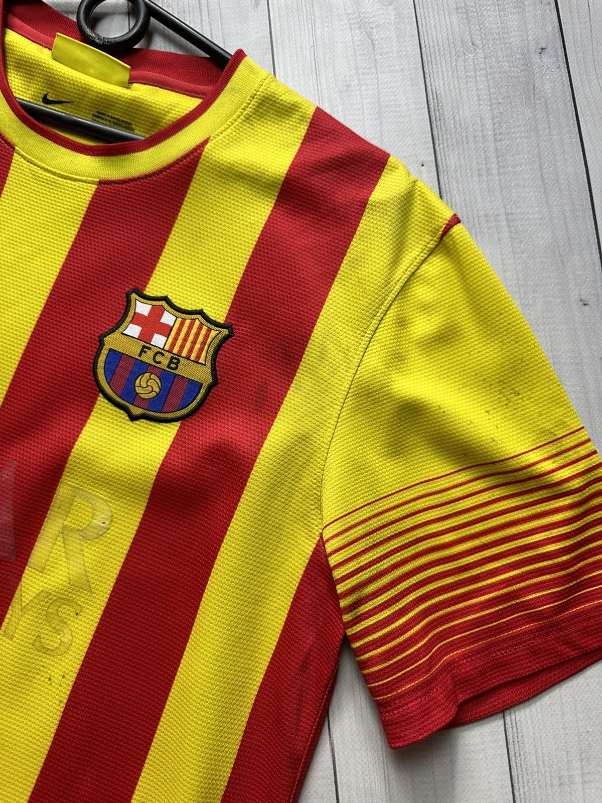 Vintage Vintage Barcelona soccer jersey size M distressed Size US M / EU 48-50 / 2 - 5 Thumbnail