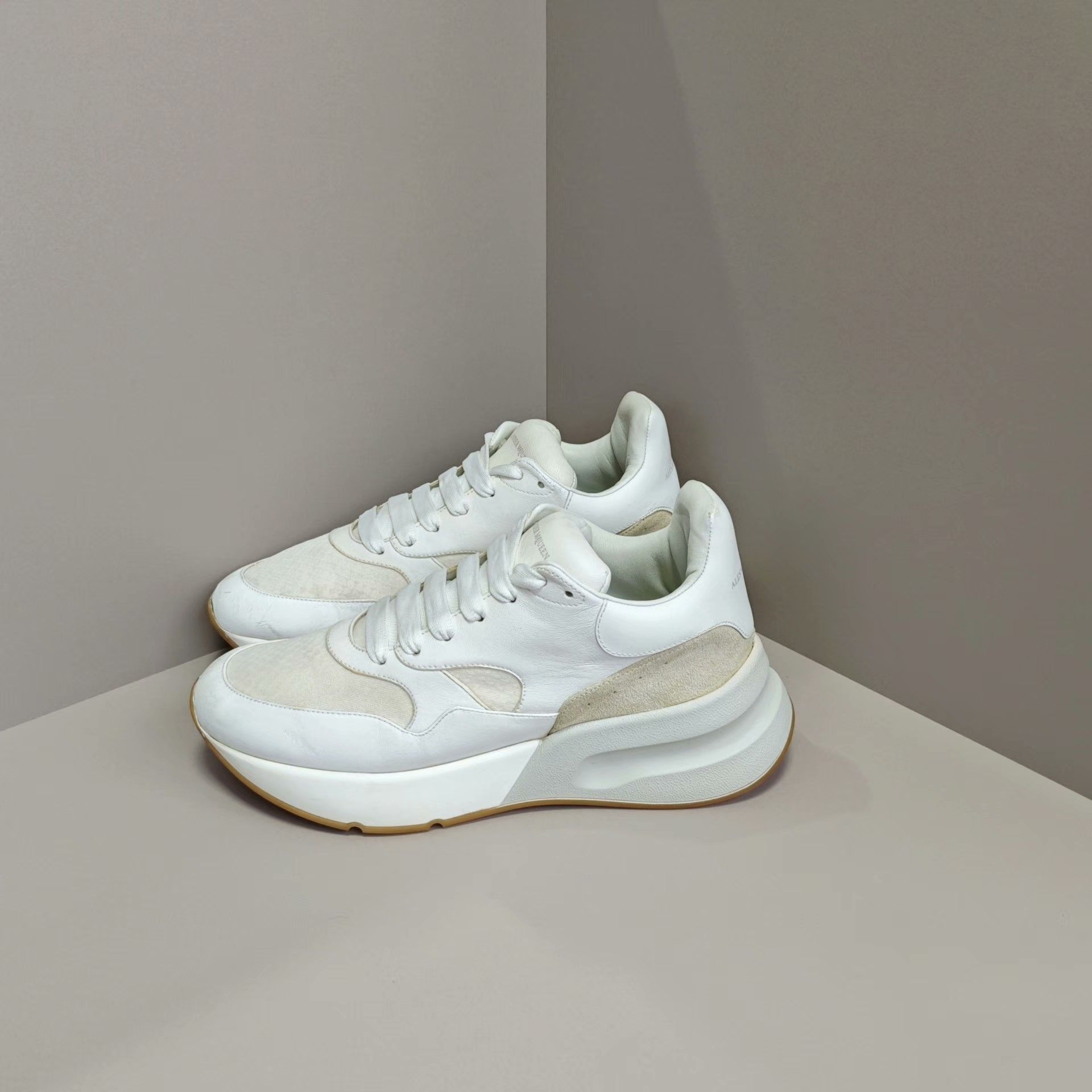 Alexander McQueen Alexander McQueen Running Lowtop Sneakers 9 Men Size US 9 / EU 42 - 1 Thumbnail
