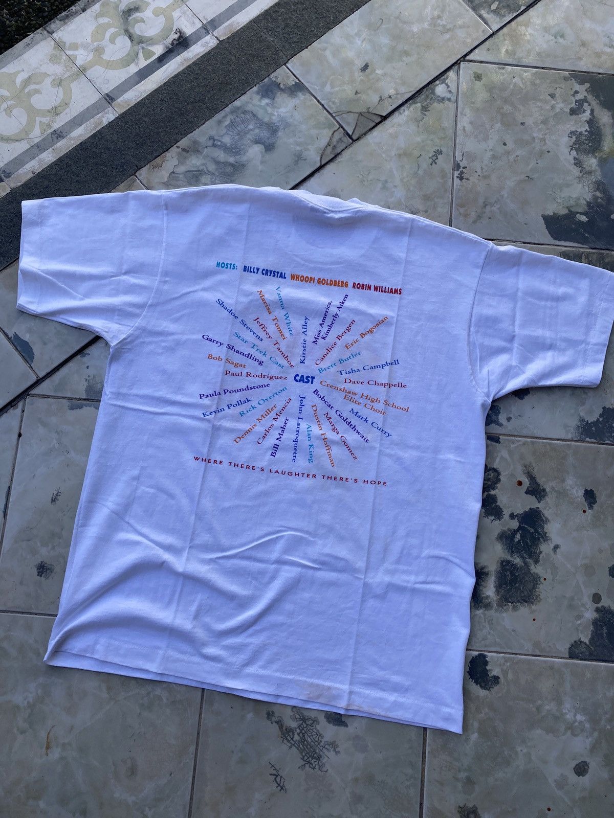 Vintage Vintage Comic Relief VI Tee 90s USA Fruit of the Loom Size US XL / EU 56 / 4 - 6 Thumbnail