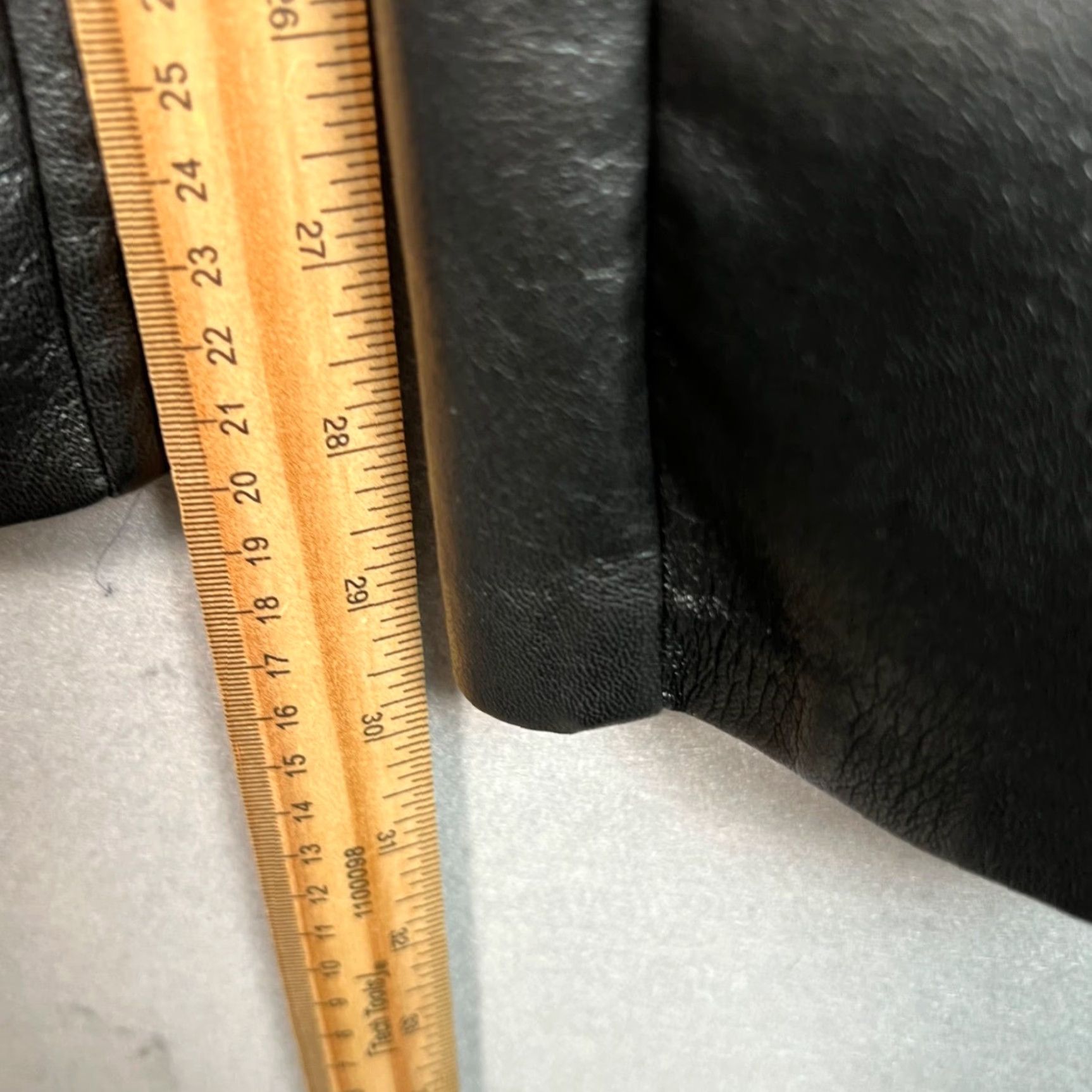 Vintage Wilfred Black Faux Leather High-Waisted Slim Fit Pants Womens Size 2 Size 26" / US 2 / IT 38 - 7 Thumbnail