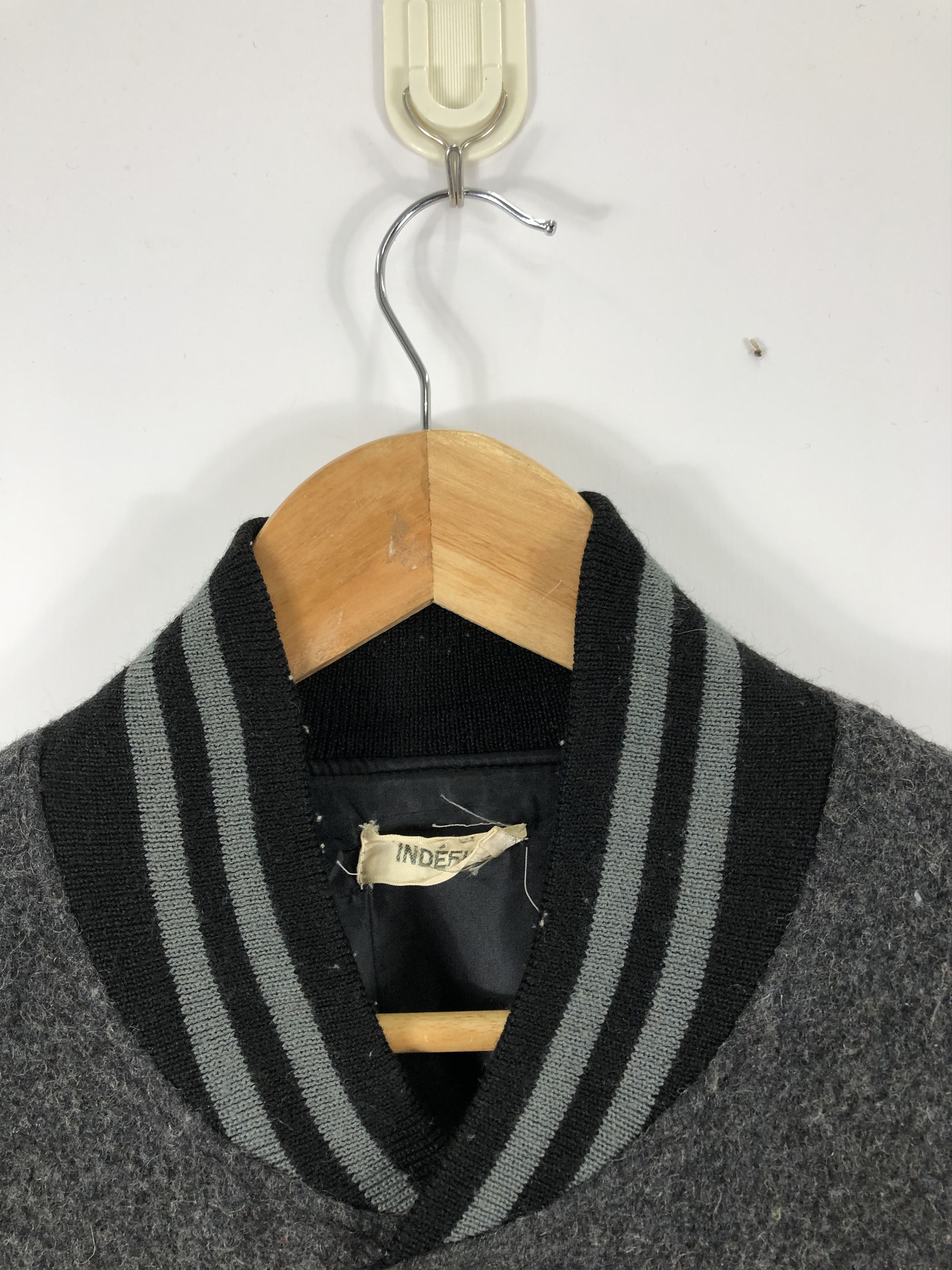 Japanese Brand Vintage 90s Japanese Brand Embroidery Varsity Jacket V0276 Size US L / EU 52-54 / 3 - 7 Thumbnail