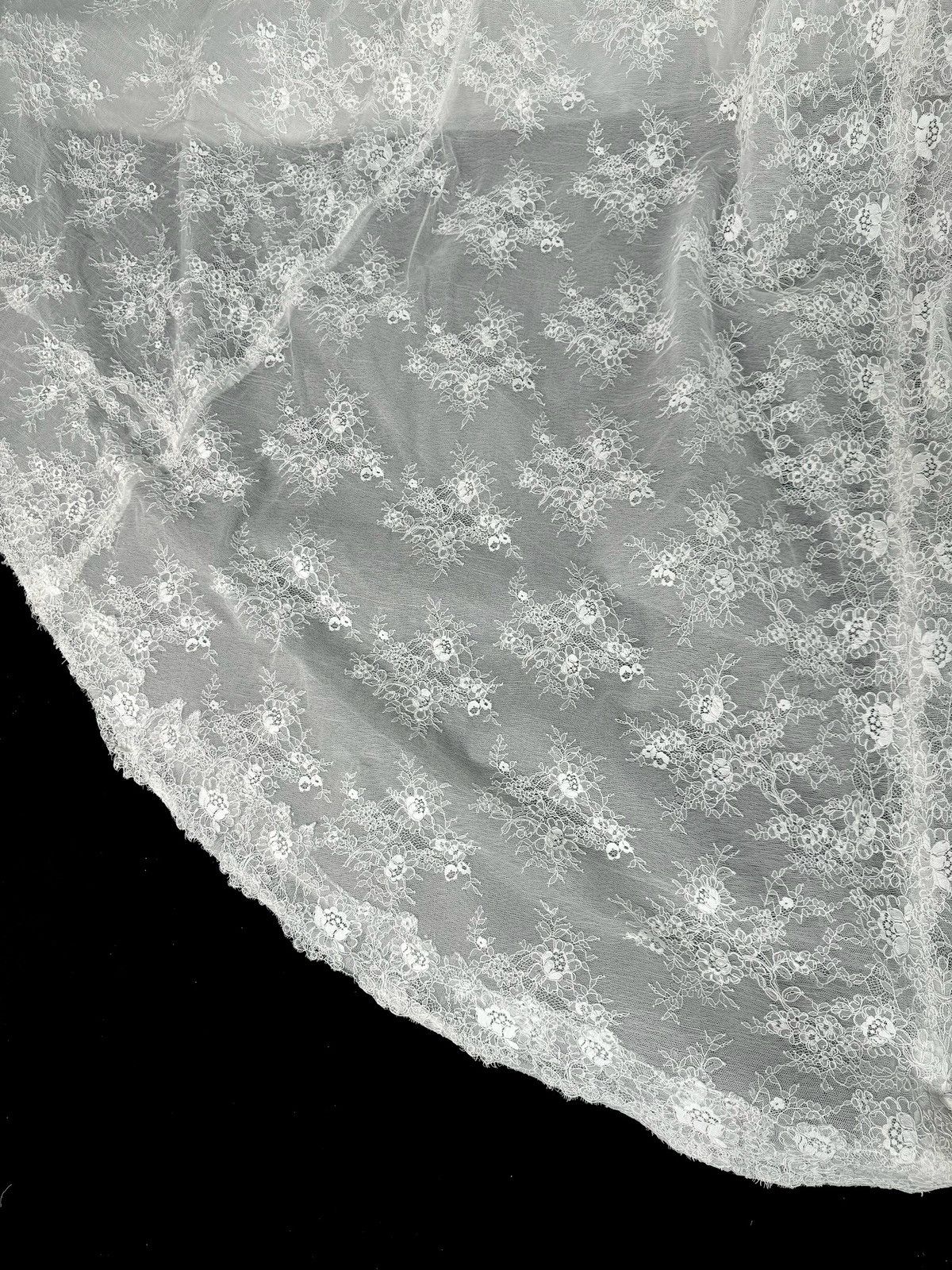 Other Preloved US 2 Anna Augusta French Corded Lace Bridal Gown Size XS / US 0-2 / IT 36-38 - 8 Thumbnail