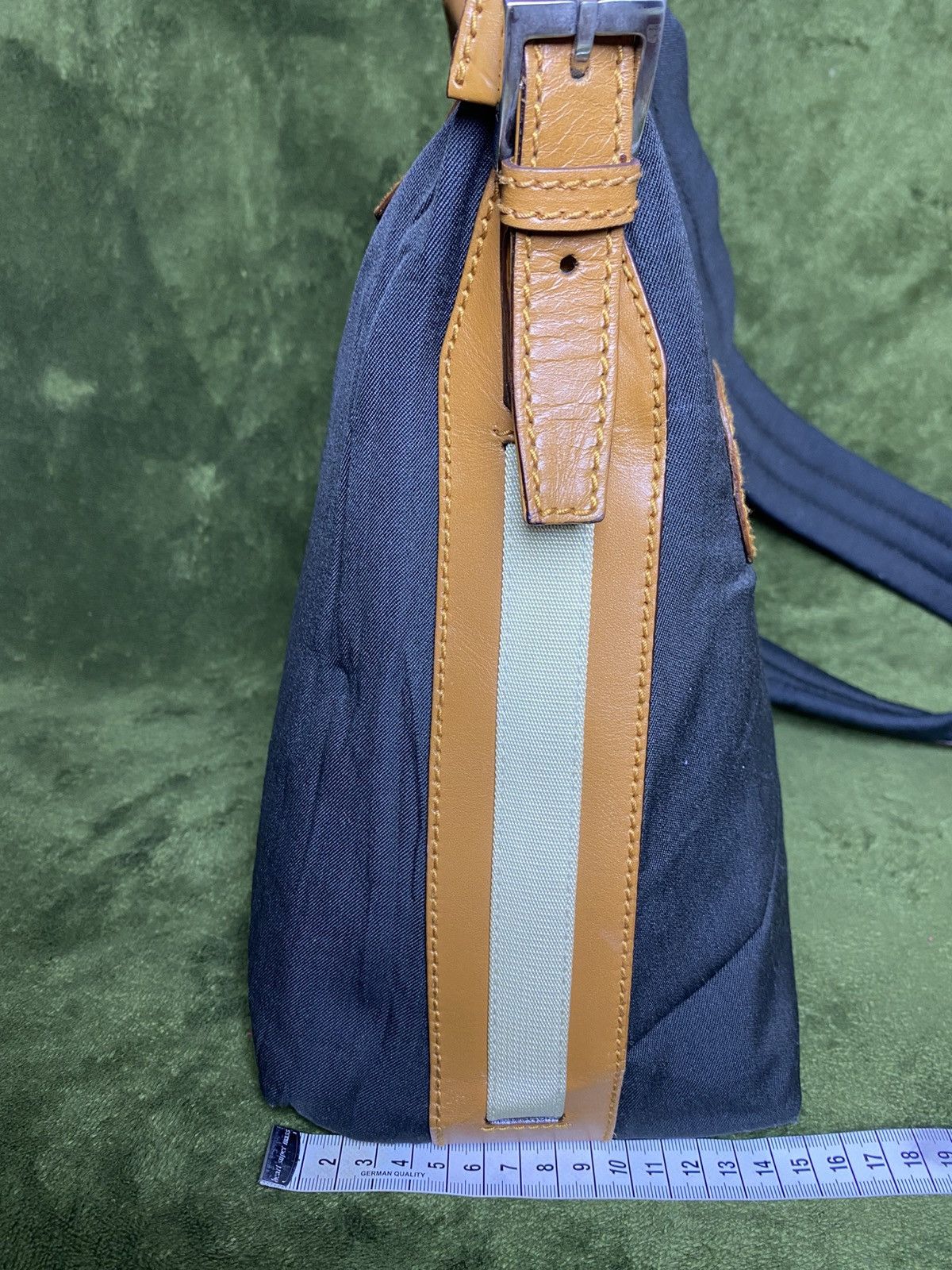 Gucci GUCCI black canvas crossbody shoulder bag Size ONE SIZE - 22 Thumbnail
