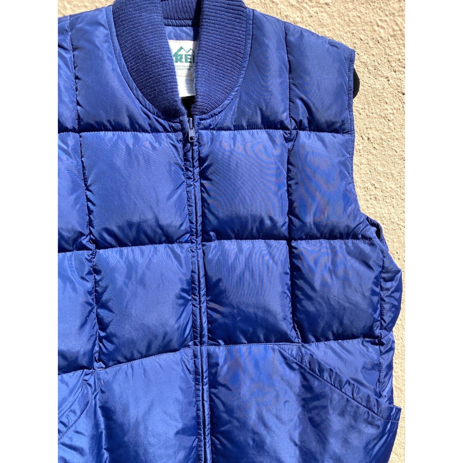 Vintage VINTAGE REI Men's Blue Solid Puffer Vest XL Down Winter Zip Pockets Jacket Vest (Mid-Length) Size US XL / EU 56 / 4 - 7 Thumbnail