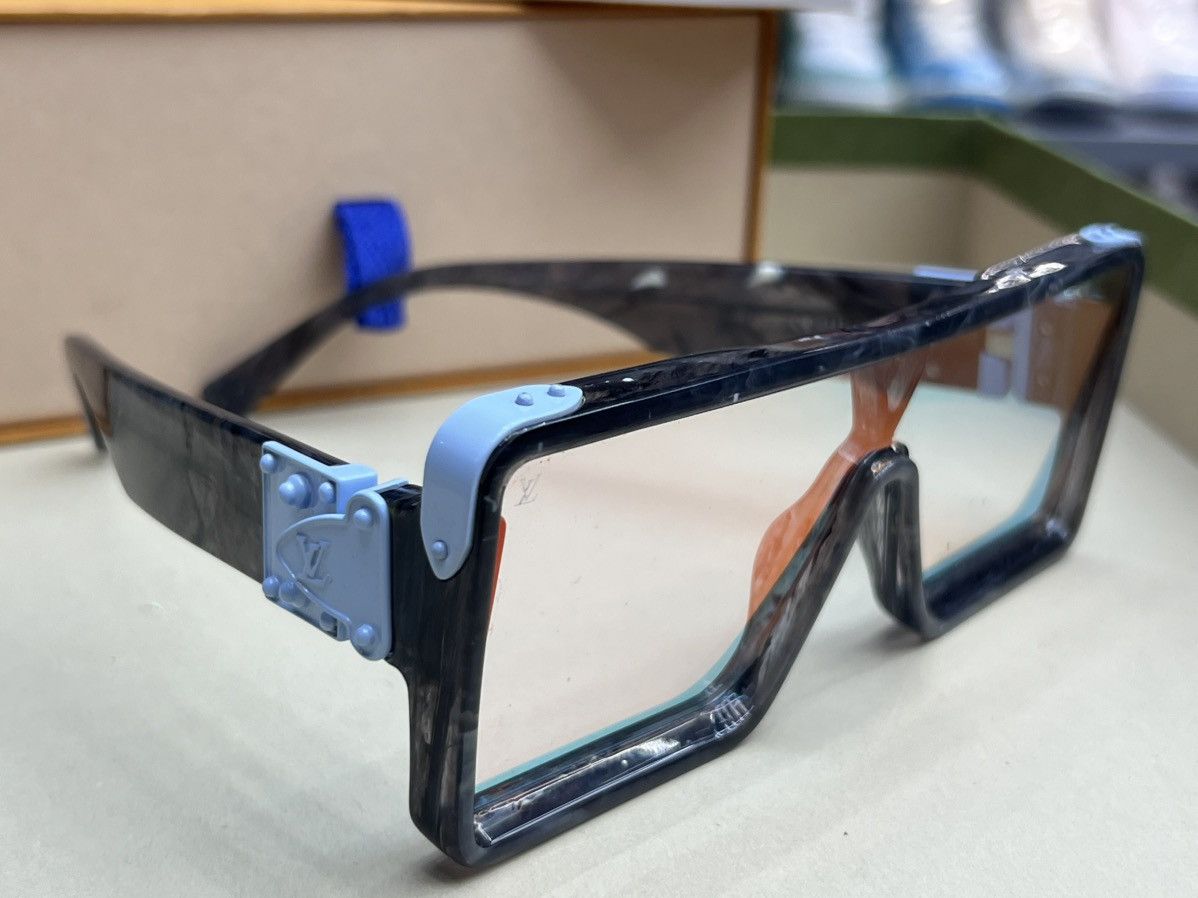 Louis Vuitton Louis Vuitton Dayton Sunglasses Size ONE SIZE - 1 Thumbnail